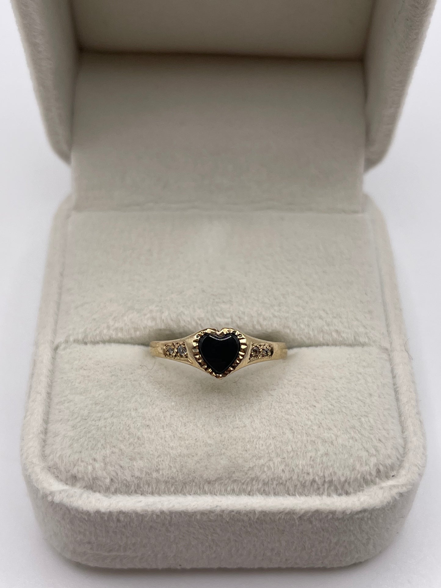 9ct gold onyx and diamond ring