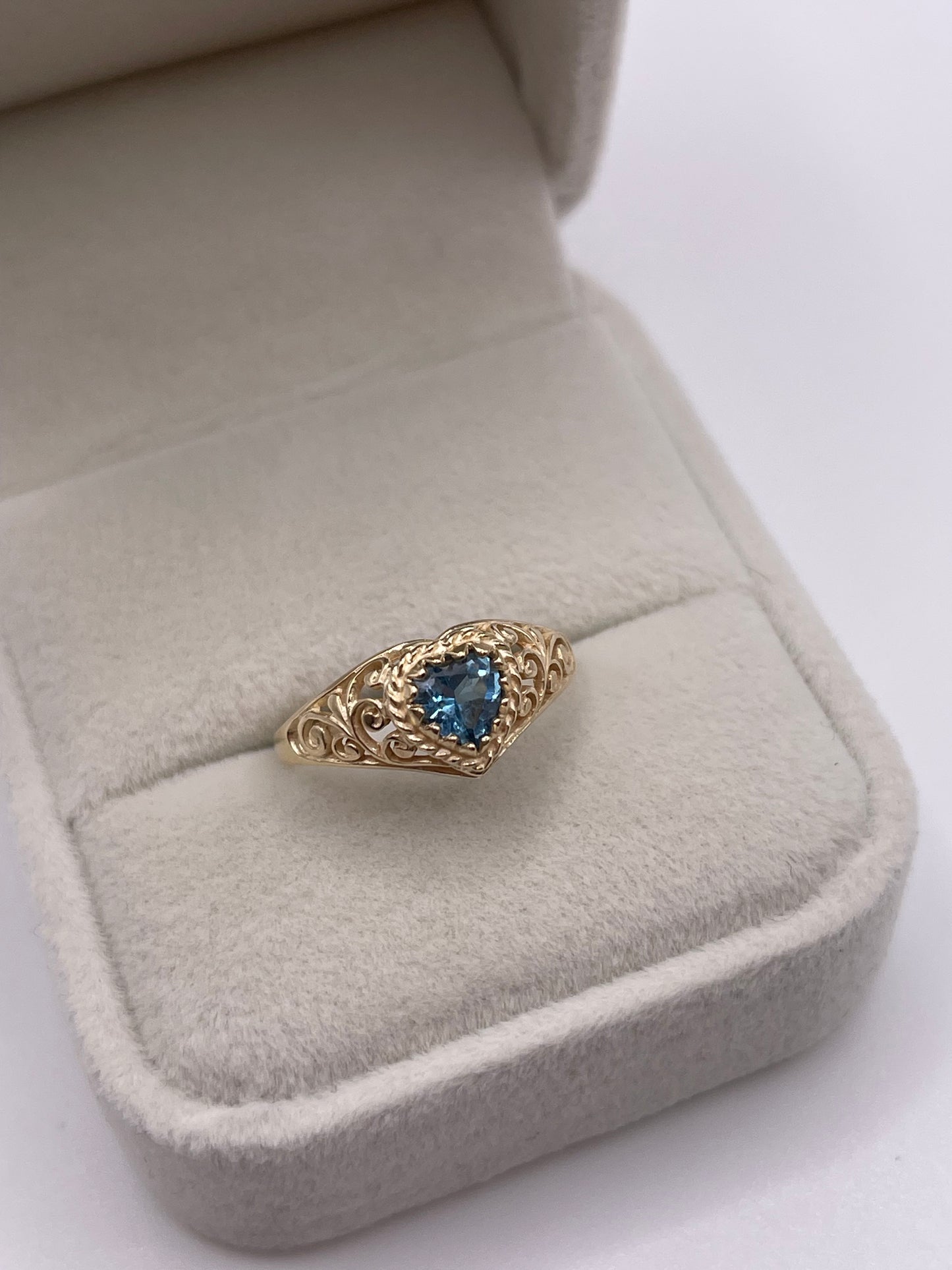 9ct gold topaz heart ring