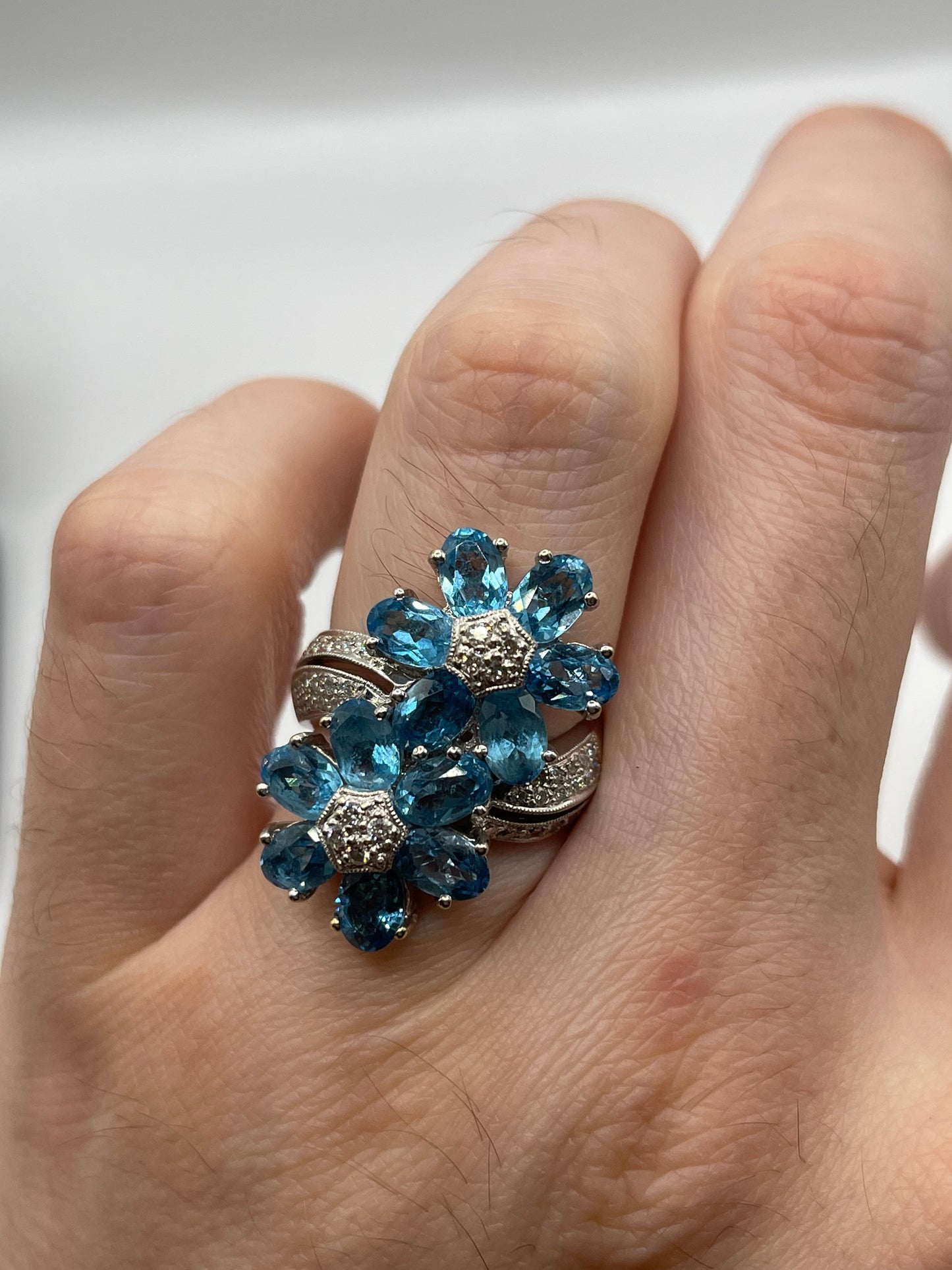 18ct white gold blue topaz and diamond ring