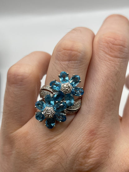 18ct white gold blue topaz and diamond ring