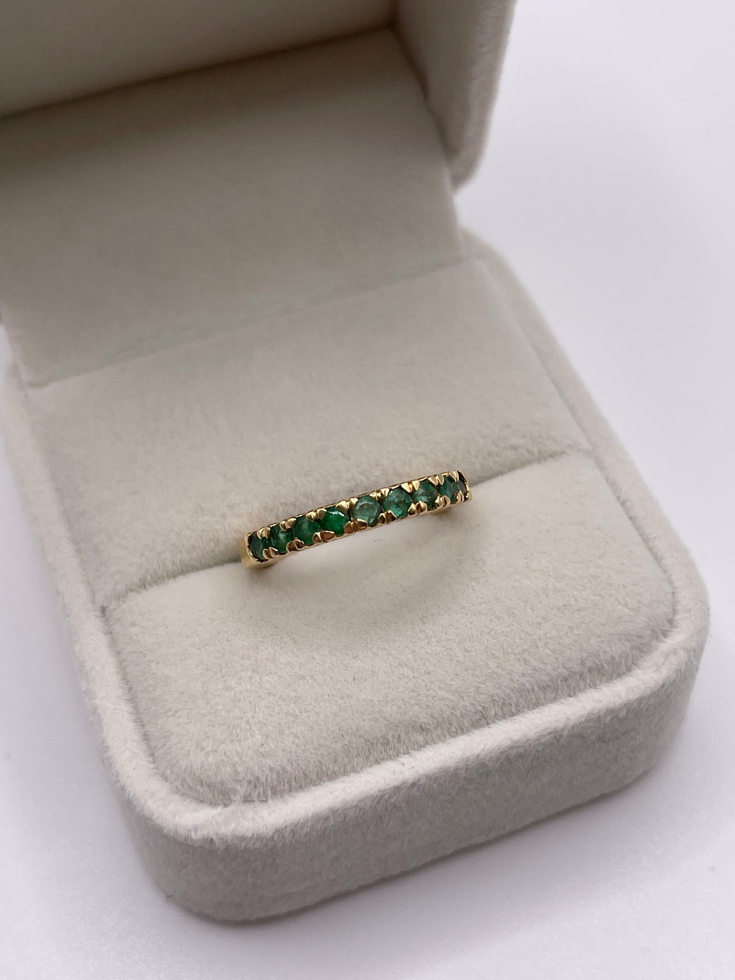 18ct gold emerald ring