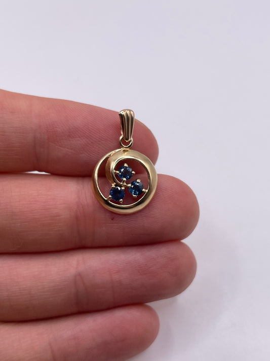9ct gold sapphire pendant
