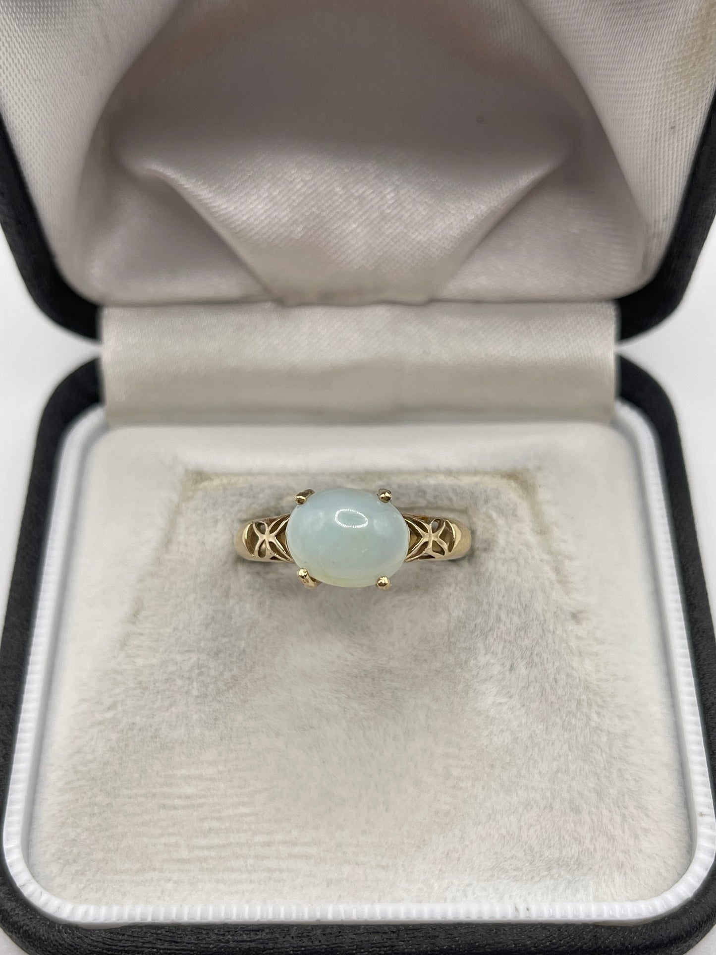 9ct gold chalcedony ring