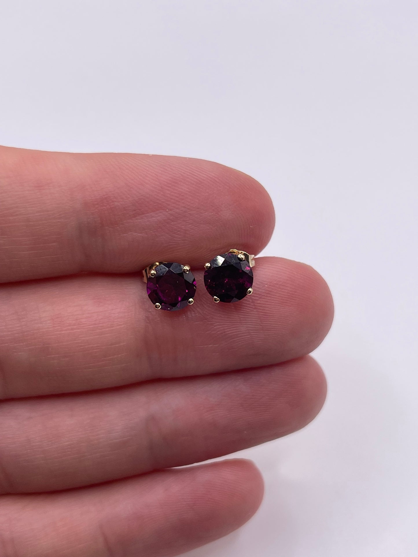 9ct gold garnet earrings