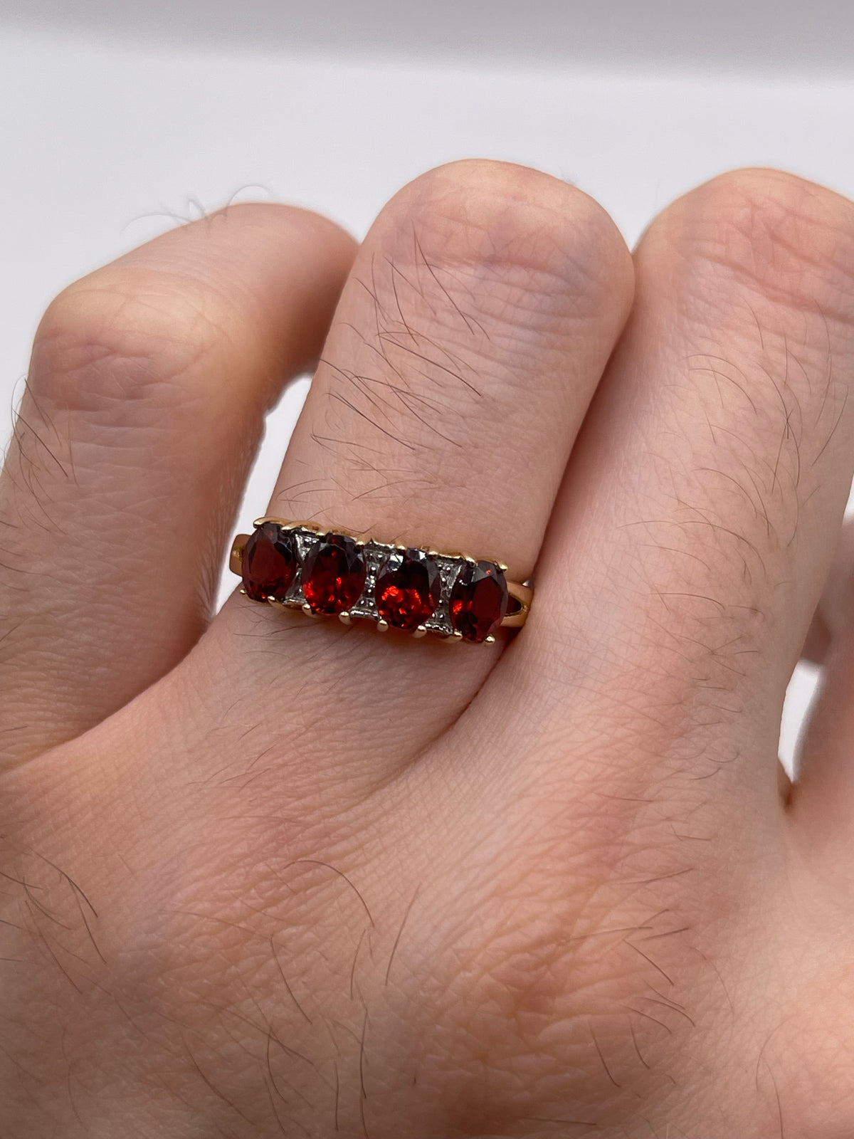 9ct gold garnet and diamond ring