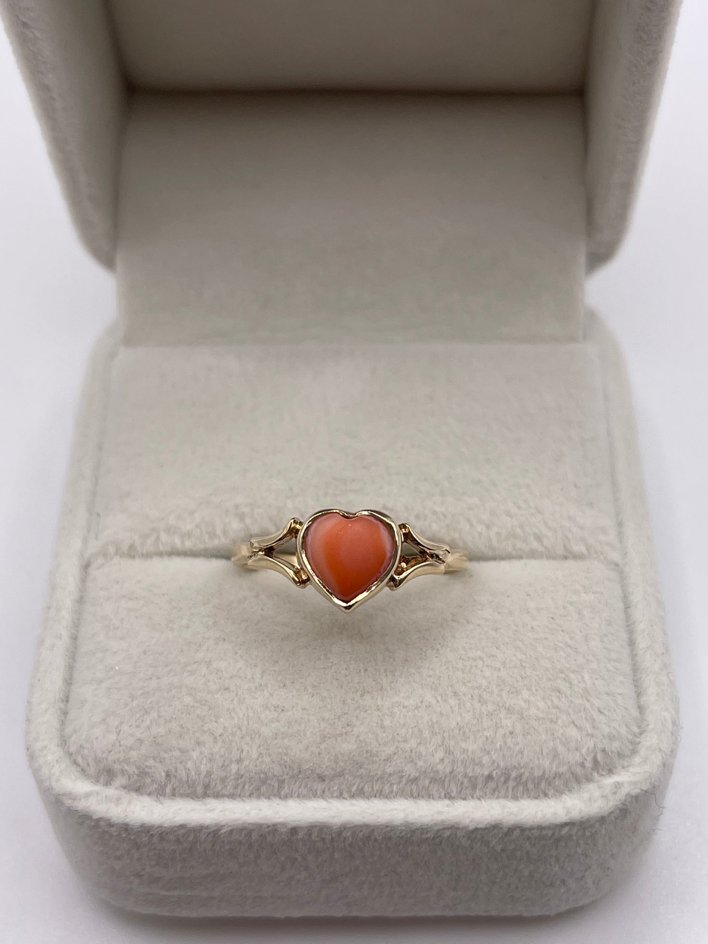 9ct gold heart coral ring