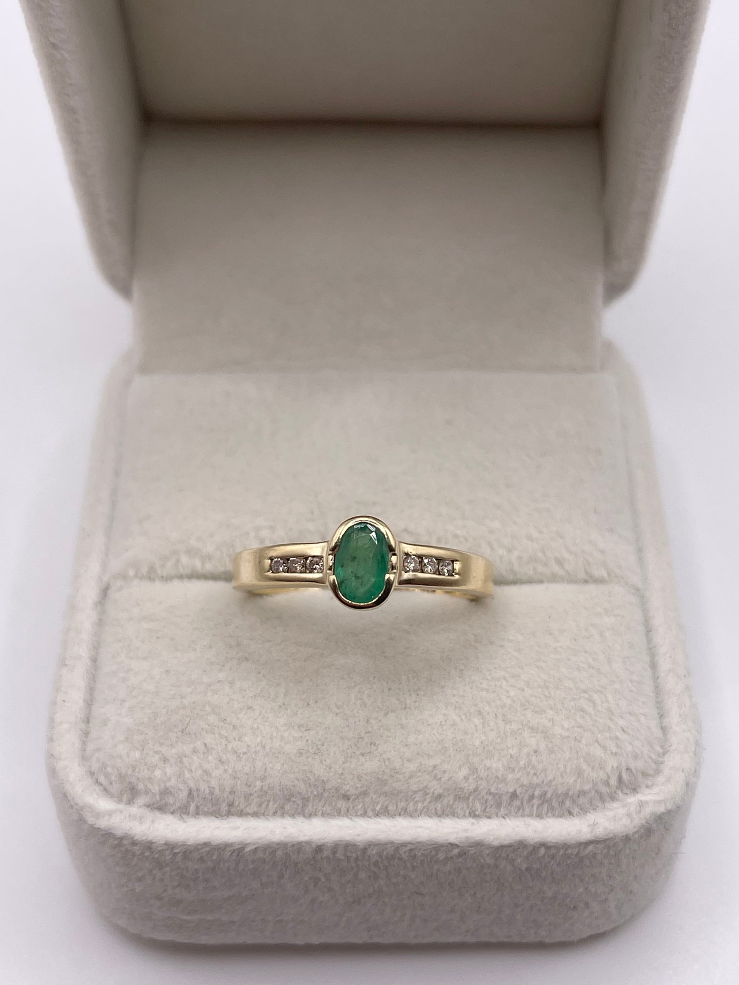 9ct gold emerald and diamond ring