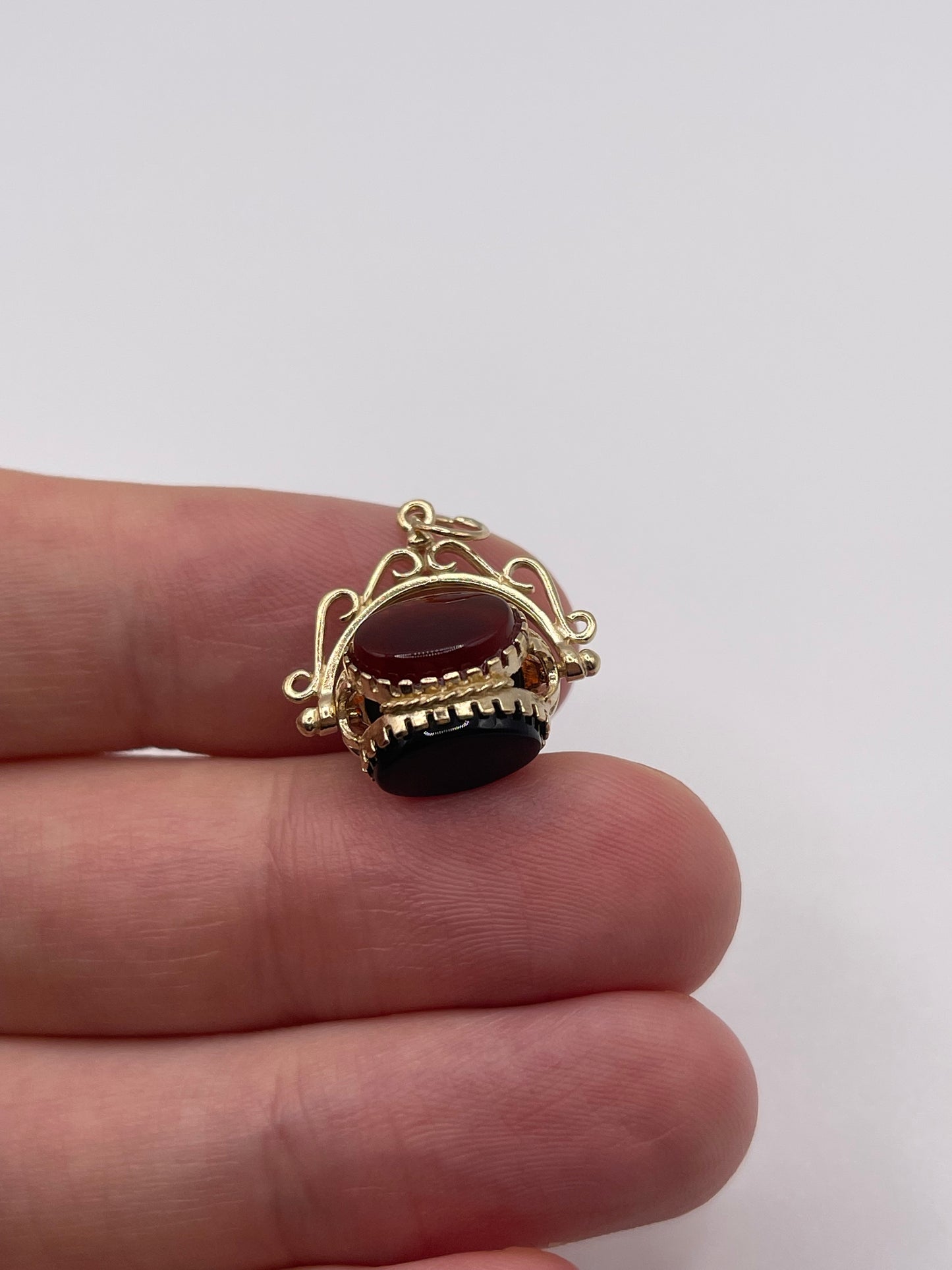 9ct gold gemstone spinning fob pendant