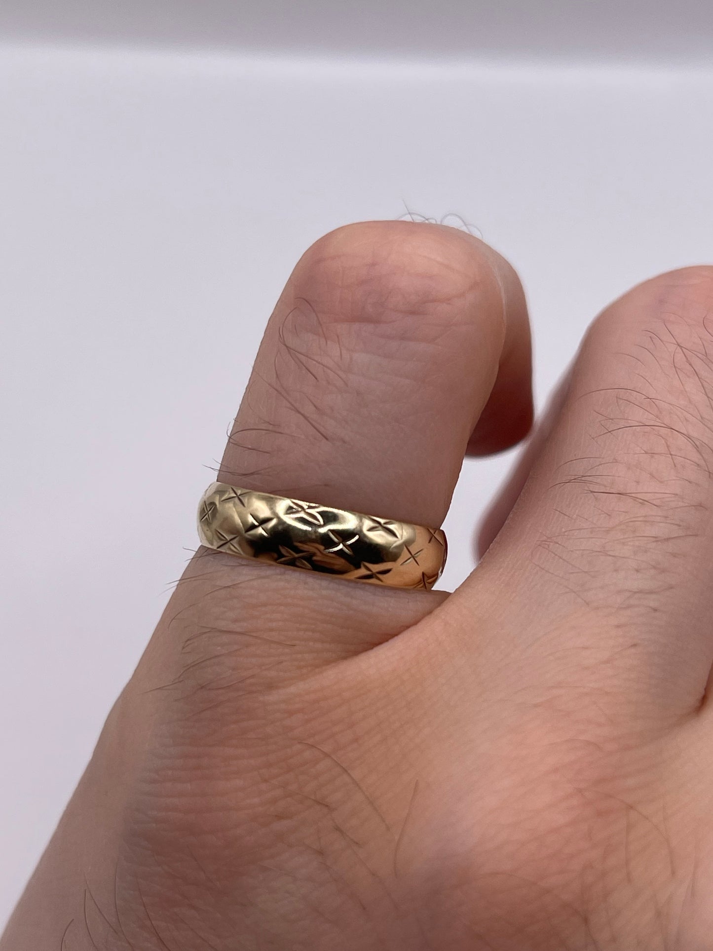9ct gold patterned band