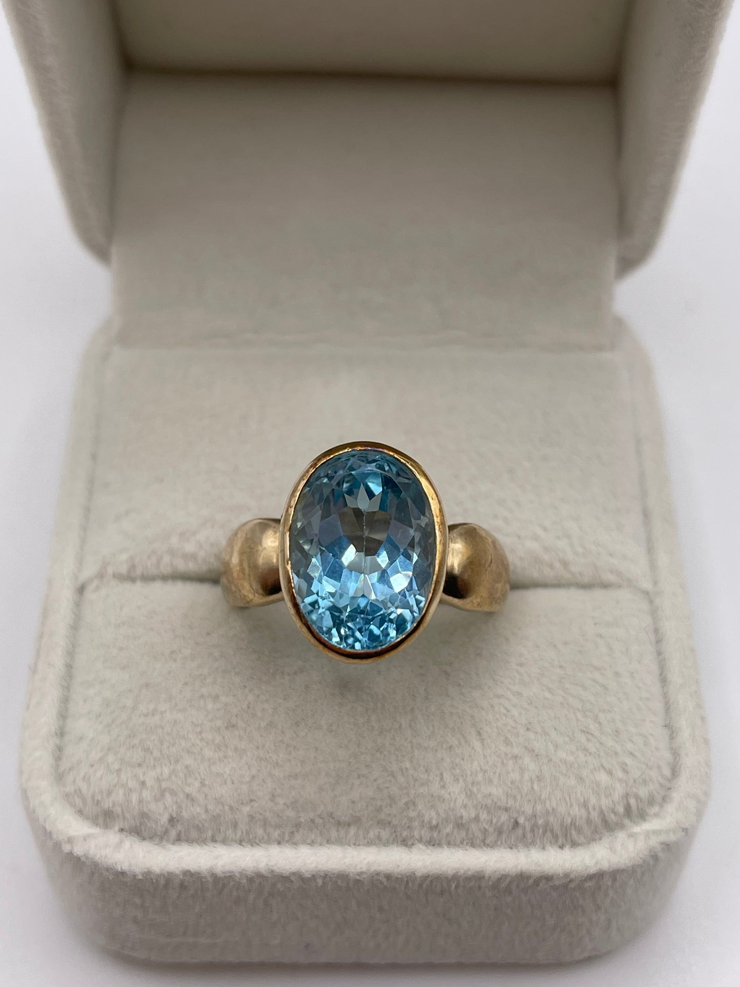 9ct gold blue topaz ring