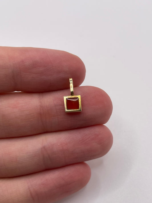 9ct gold gemstone pendant