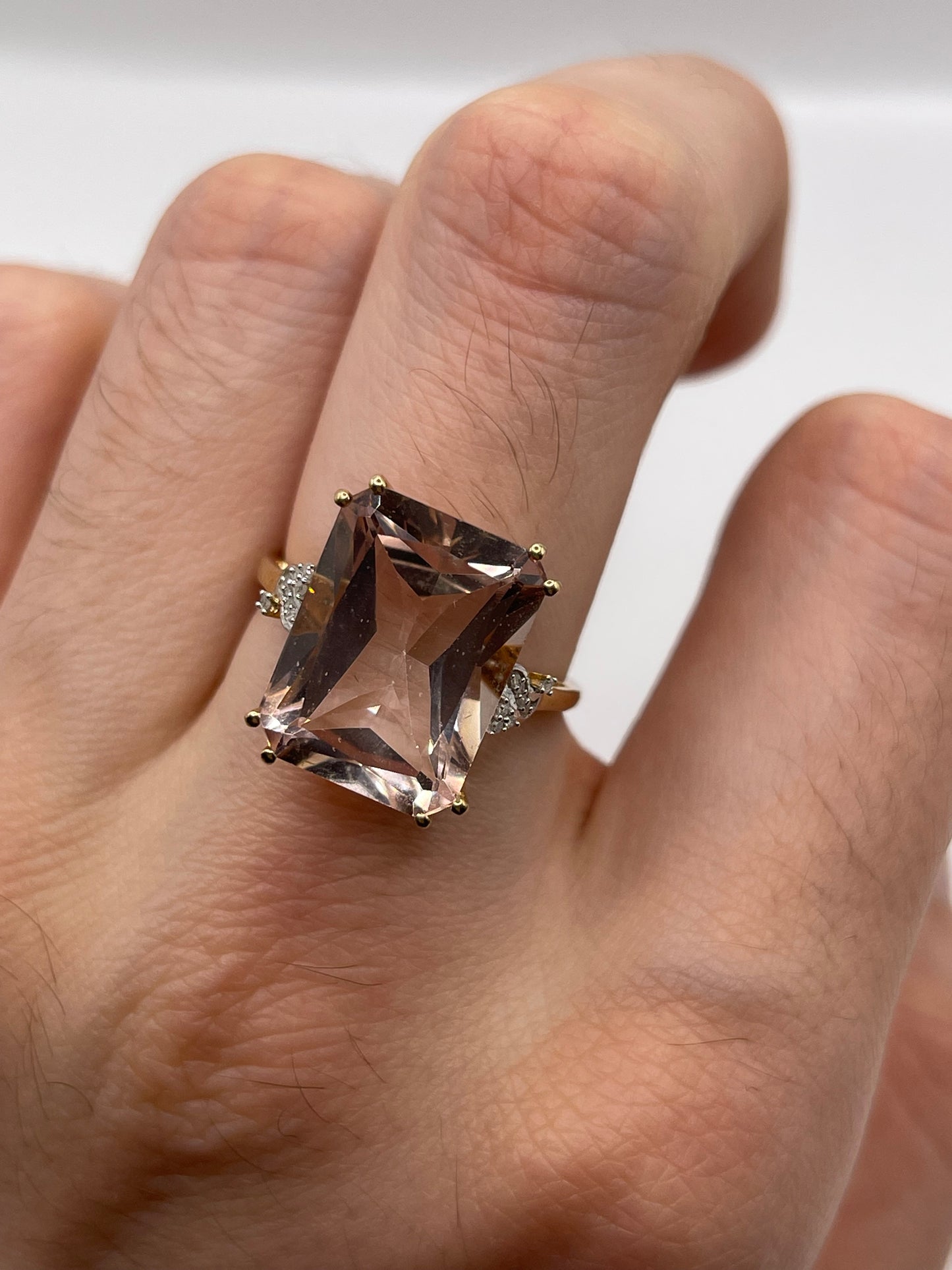 9ct gold morganite and diamond ring