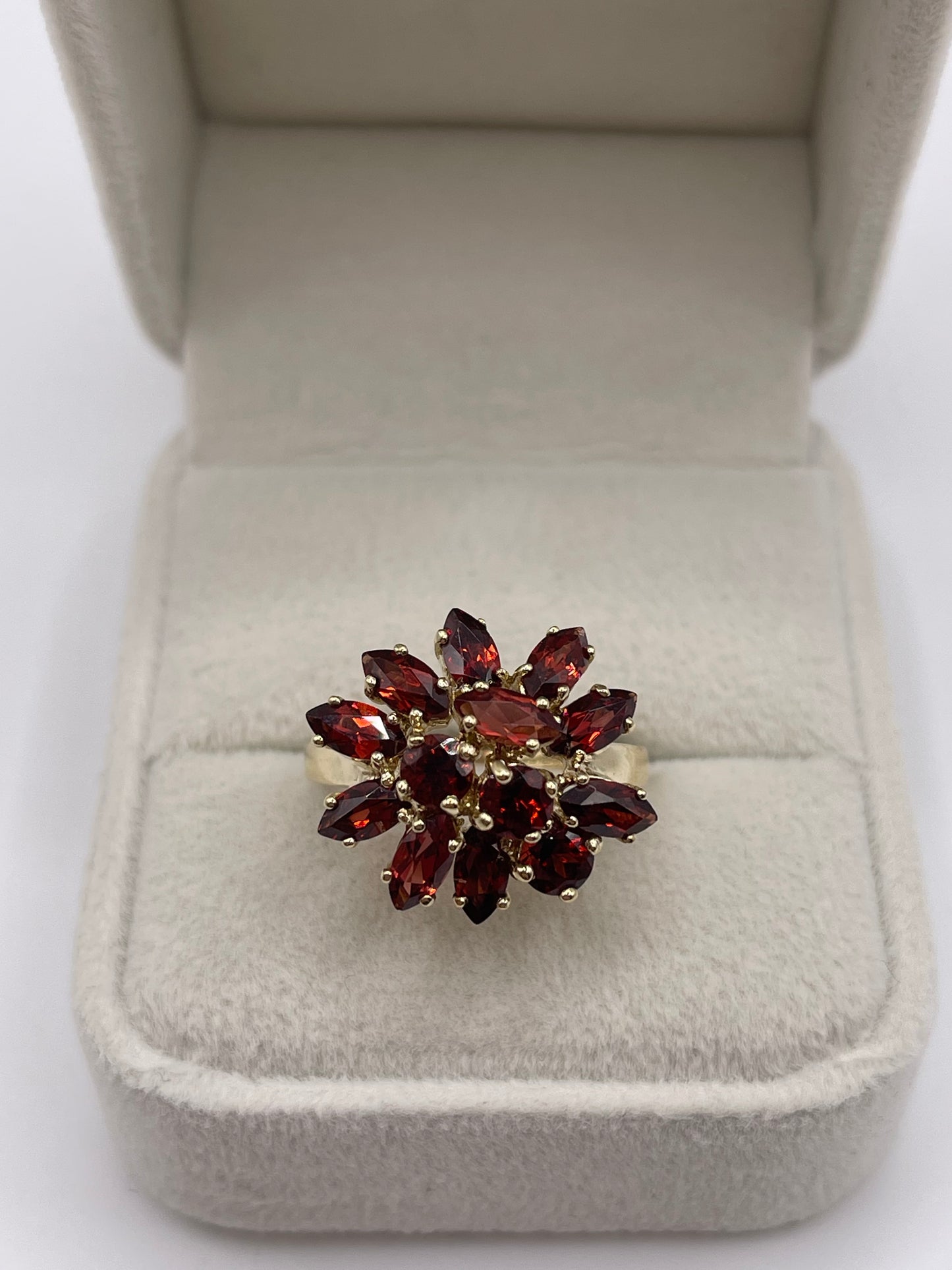 9ct gold garnet cluster ring