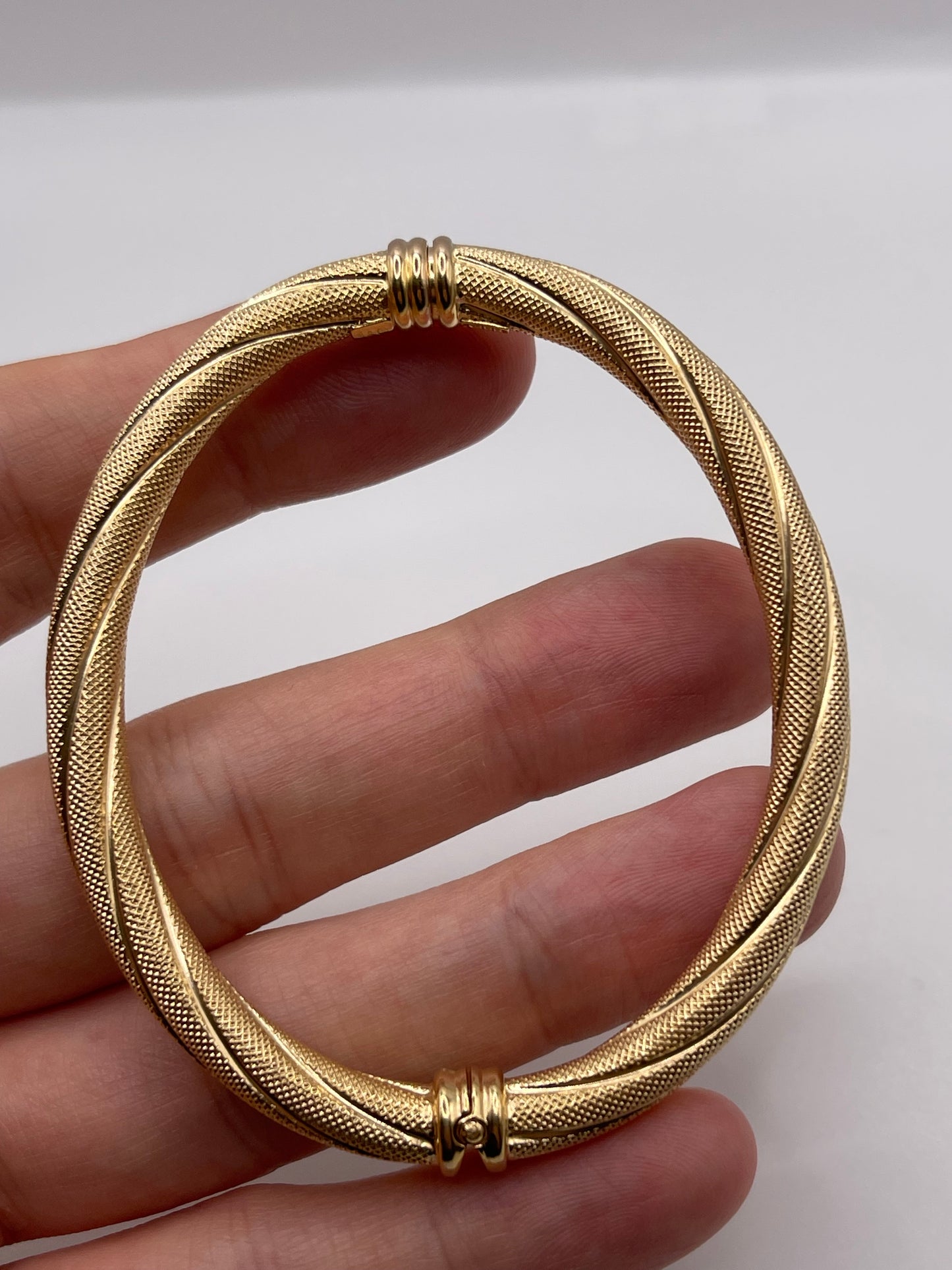 9ct gold bangle