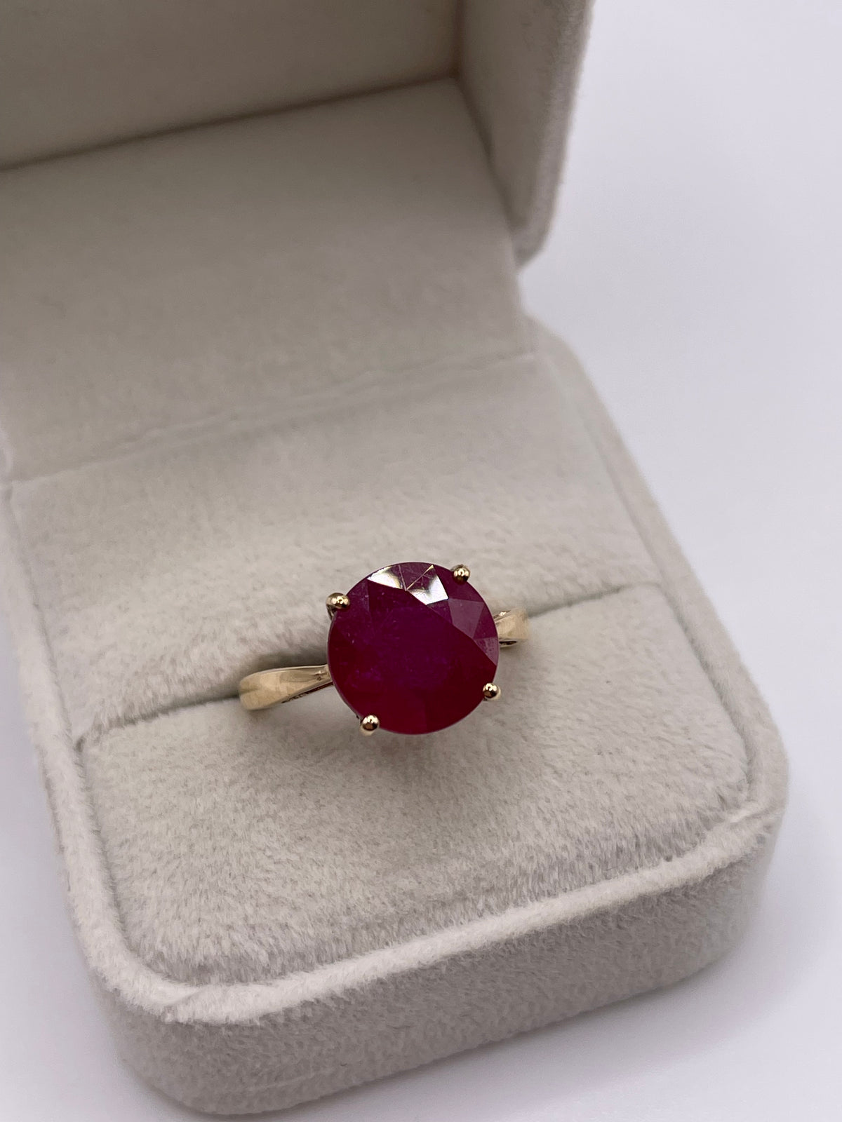9ct gold ruby ring