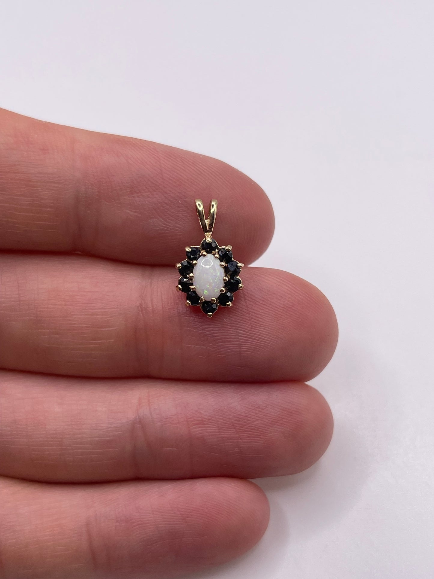 9ct gold opal and sapphire pendant