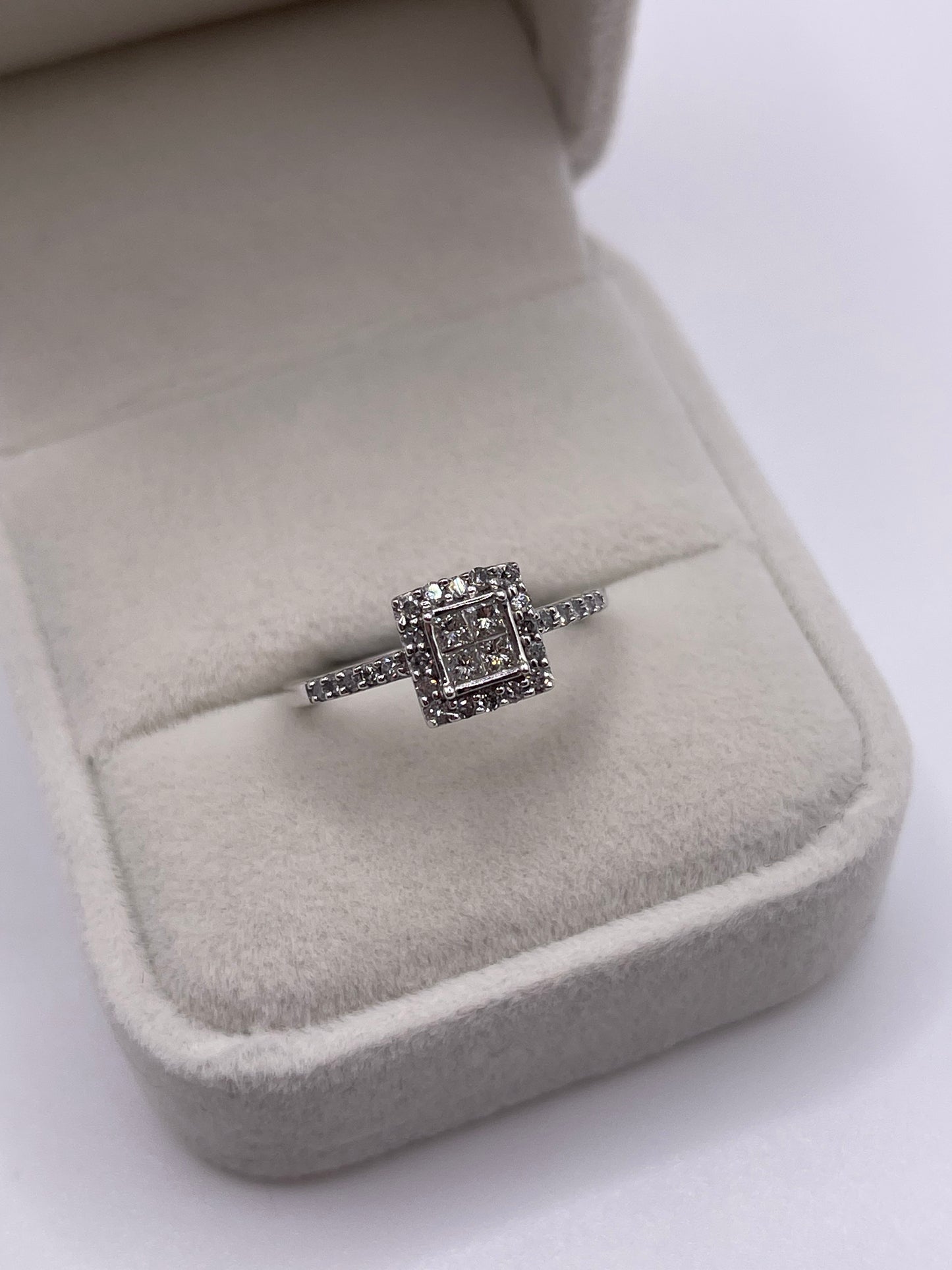 14ct white gold diamond cluster ring