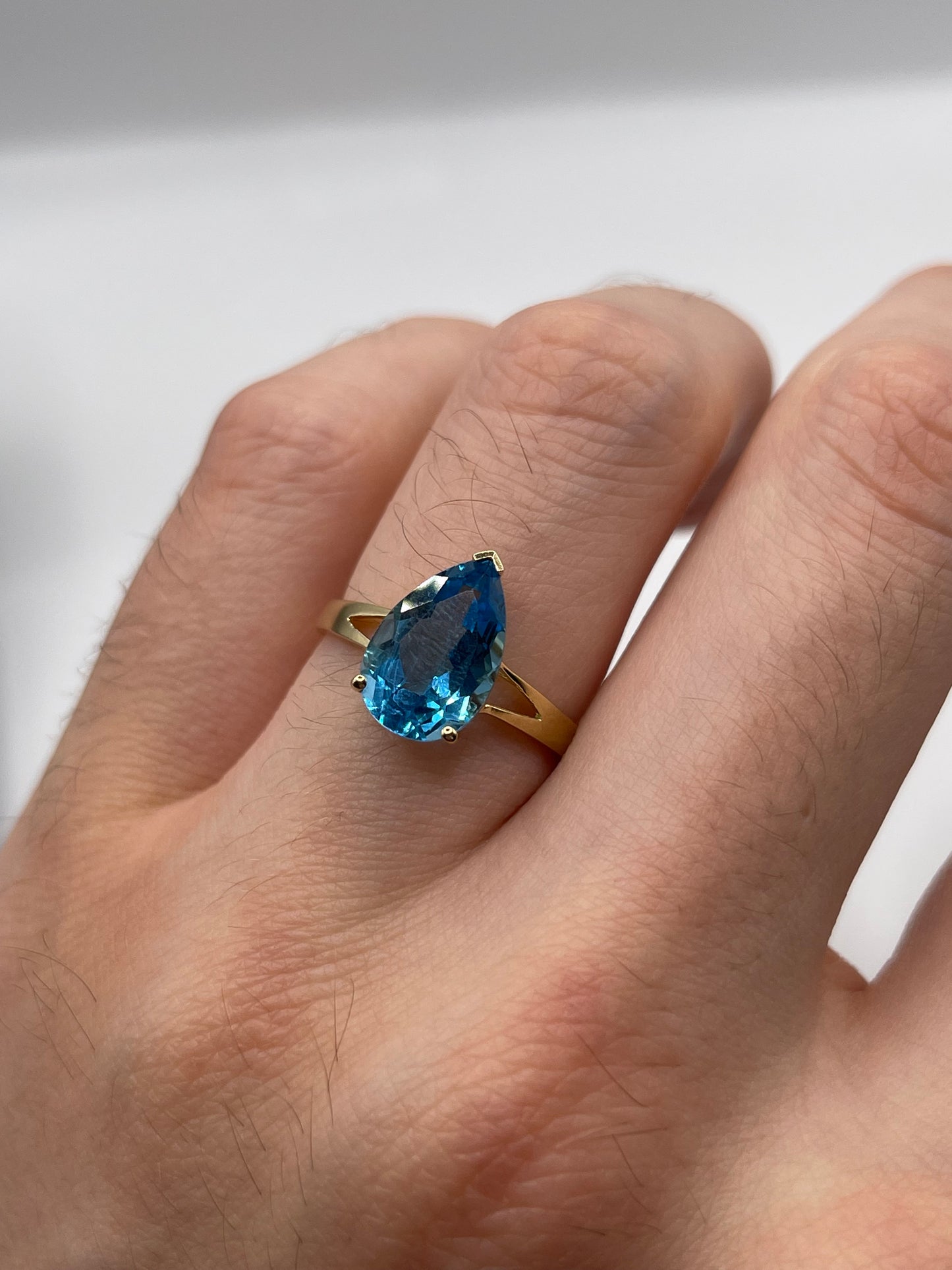 9ct gold blue topaz ring