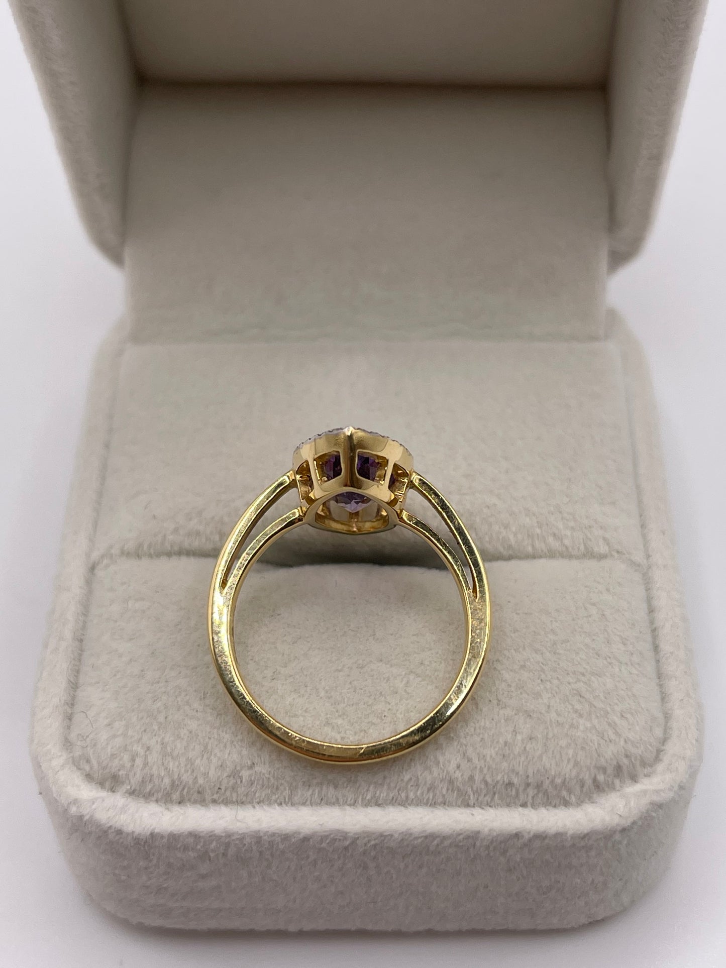 18ct gold amethyst and diamond ring