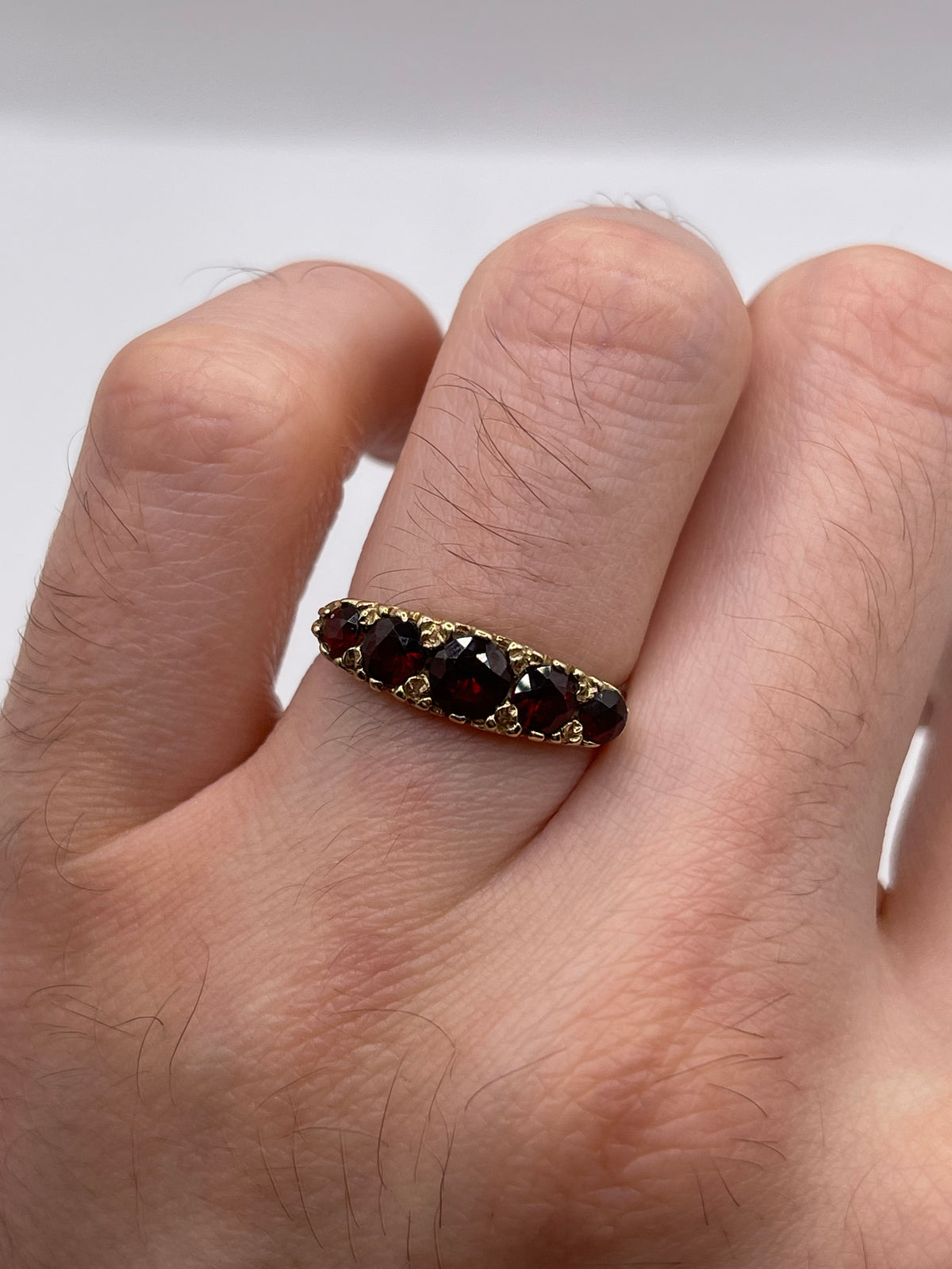 9ct gold garnet ring