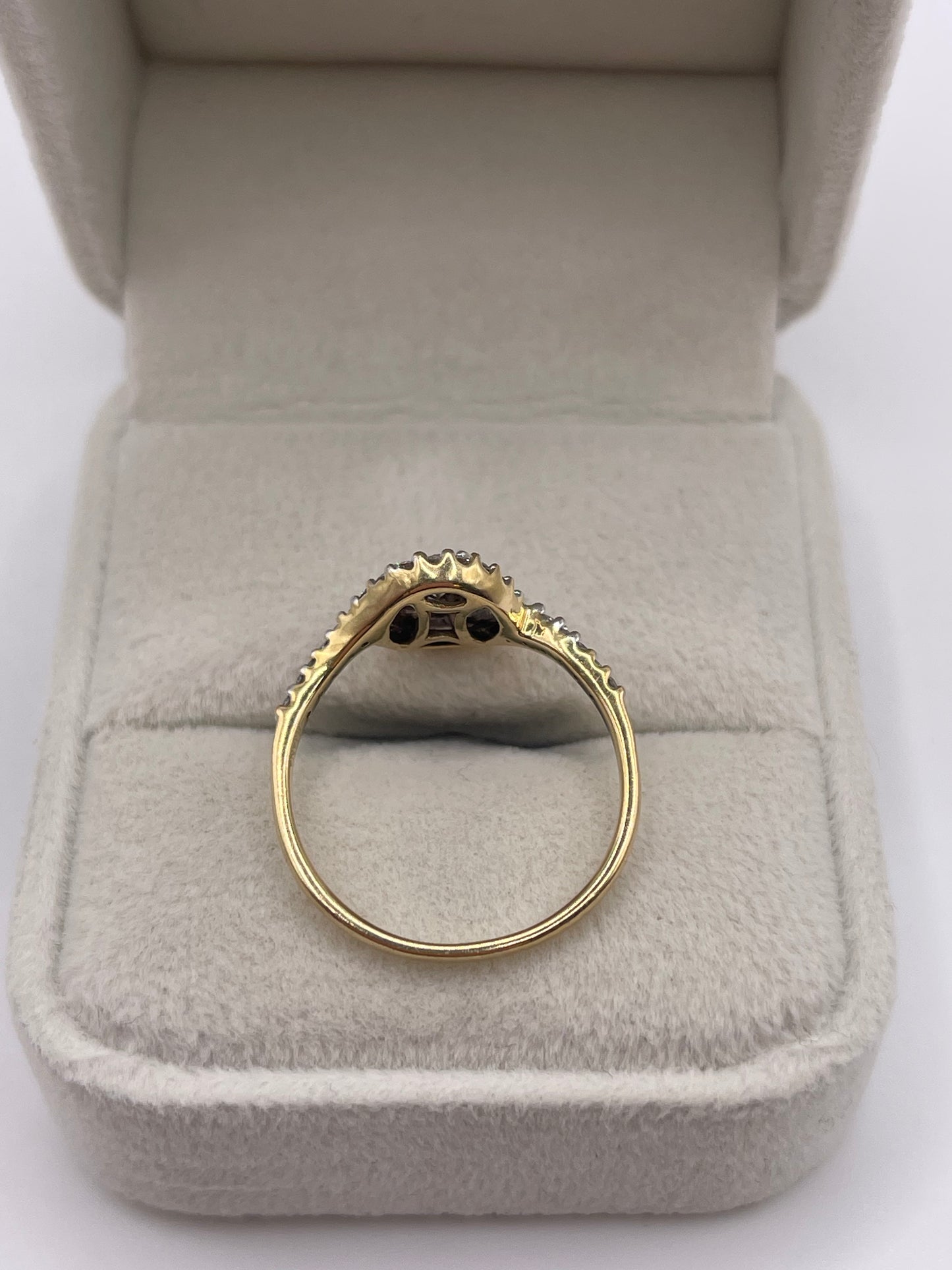 18ct gold diamond cluster ring