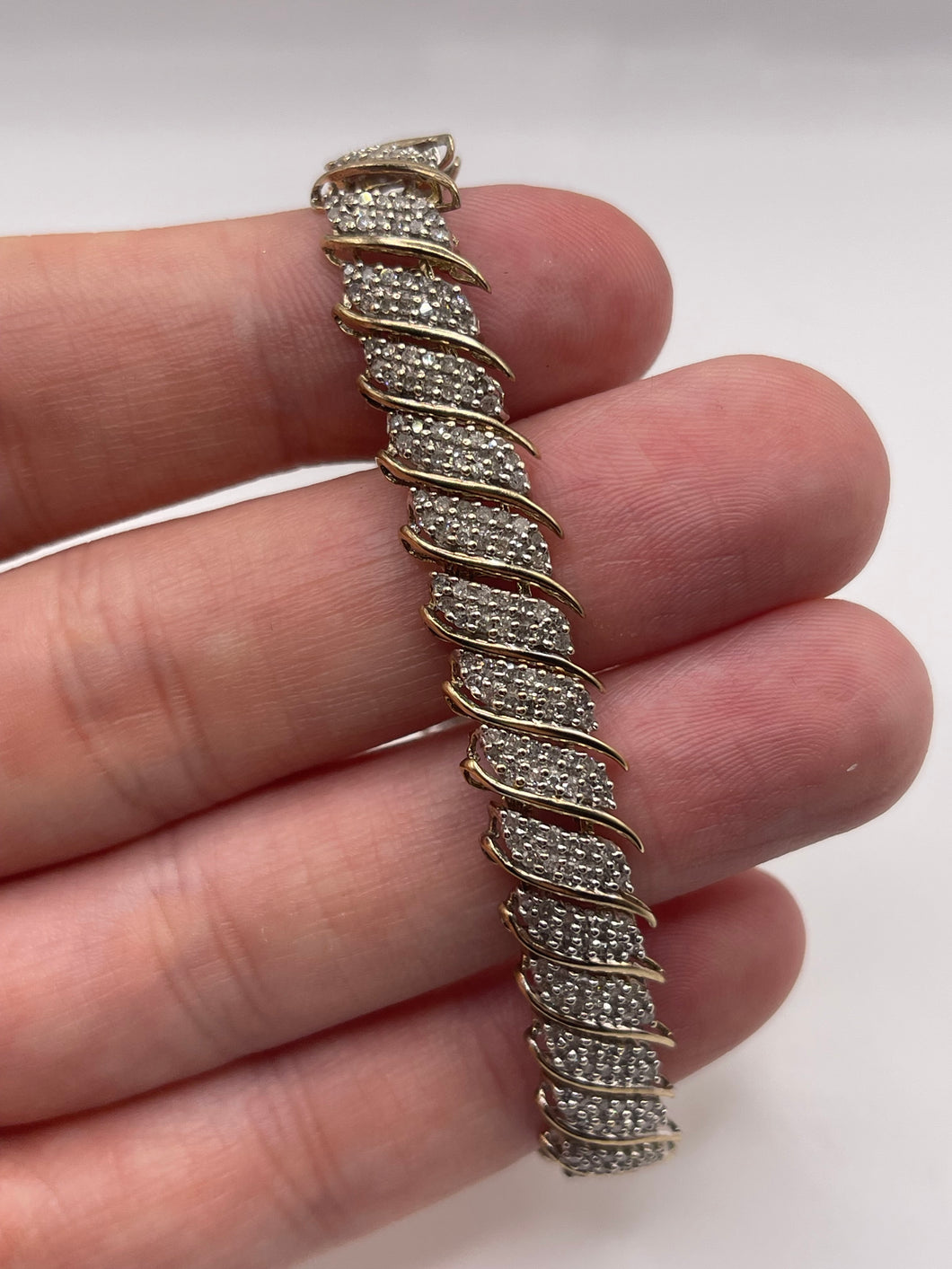 9ct gold 2.75ct diamond bracelet