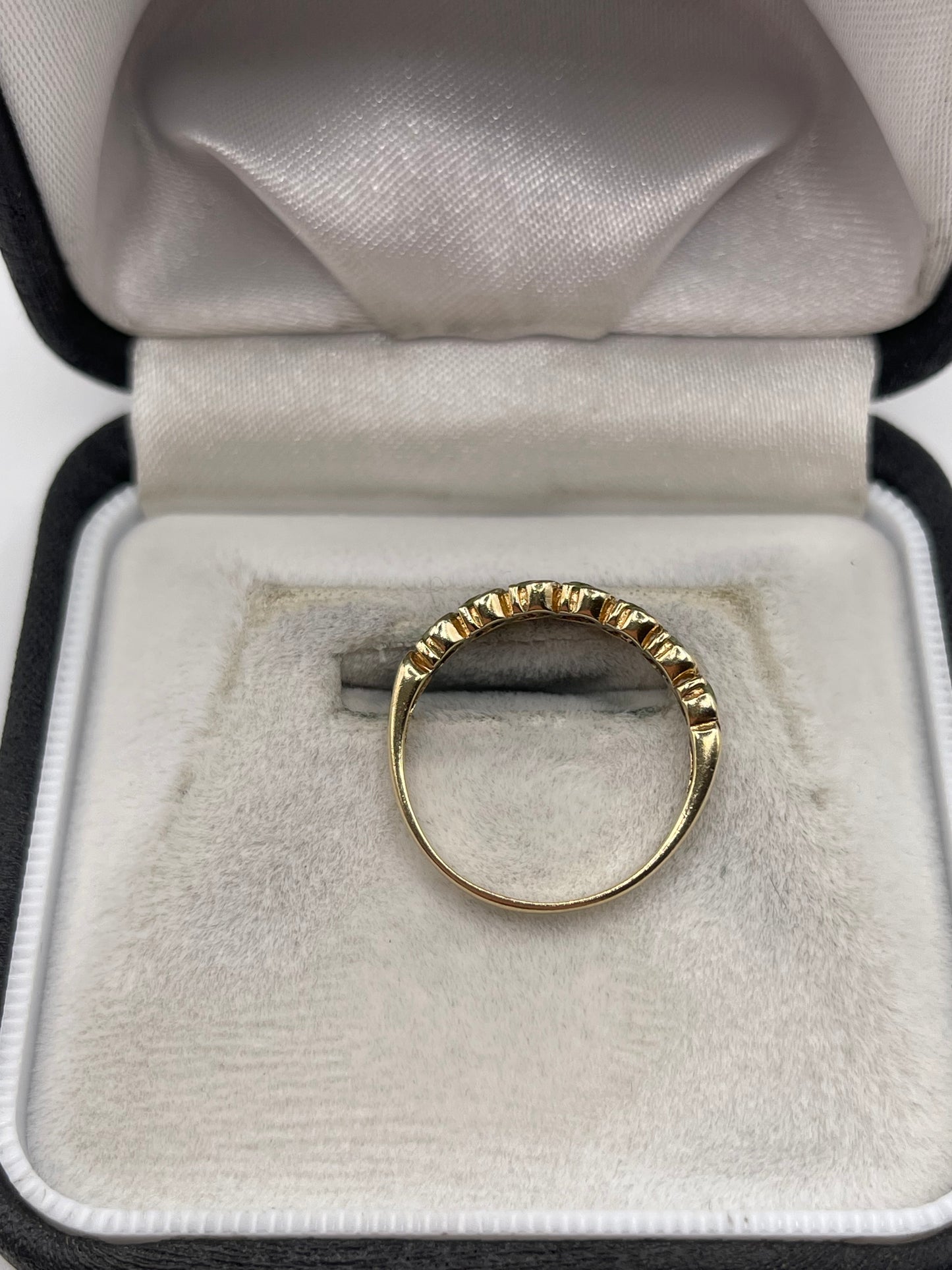 9ct gold peridot ring