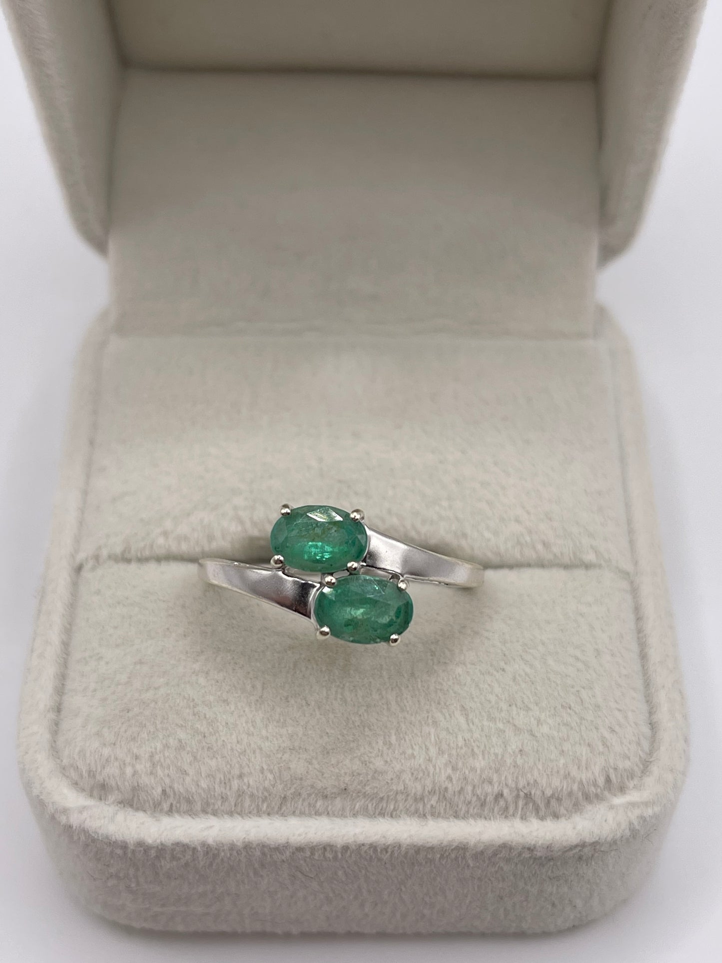 9ct white gold emerald ring