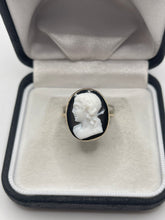Load image into Gallery viewer, Antique 9ct gold agate cameo ring
