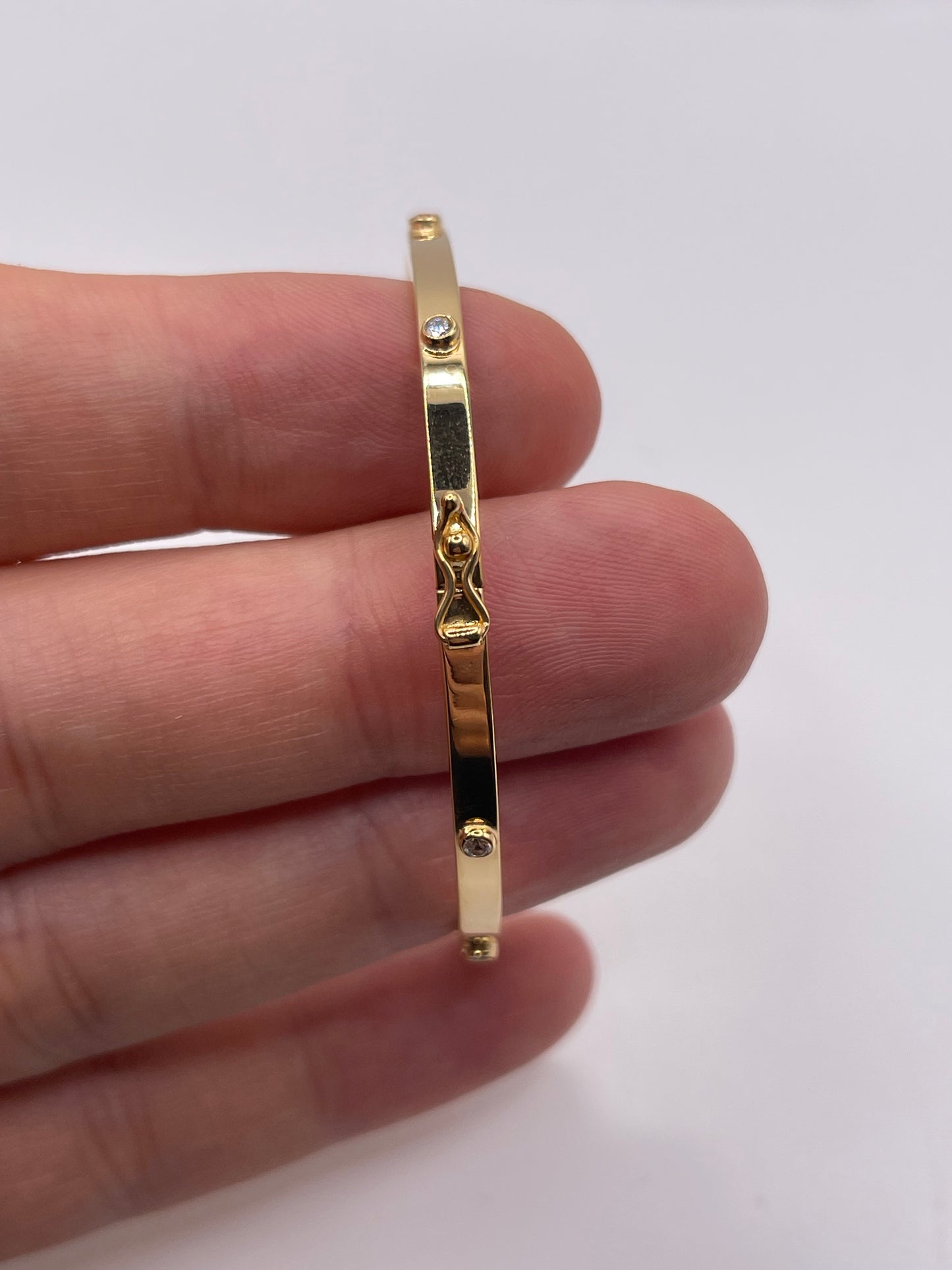 9ct gold cz bangle