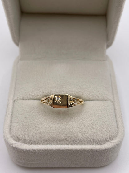 9ct gold cz signet ring