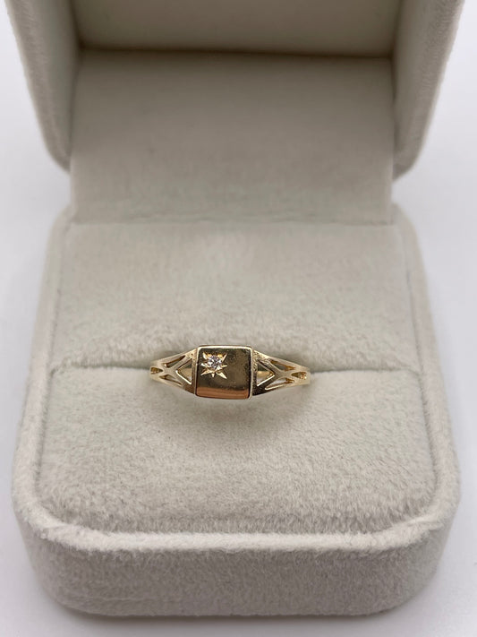 9ct gold cz signet ring