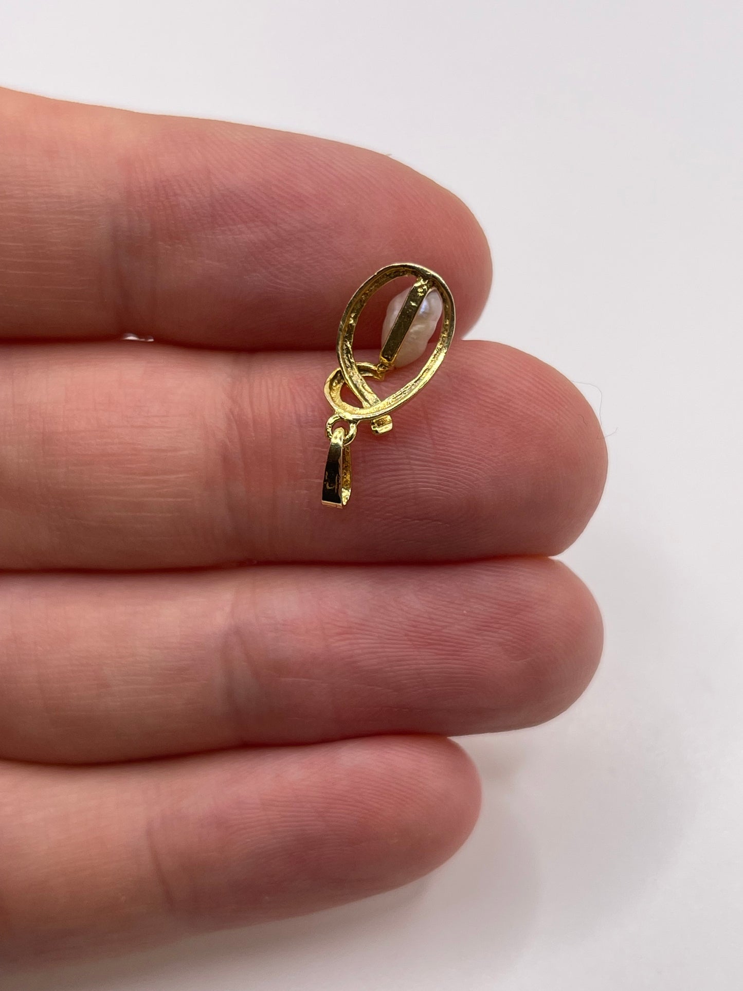 9ct gold pearl pendant