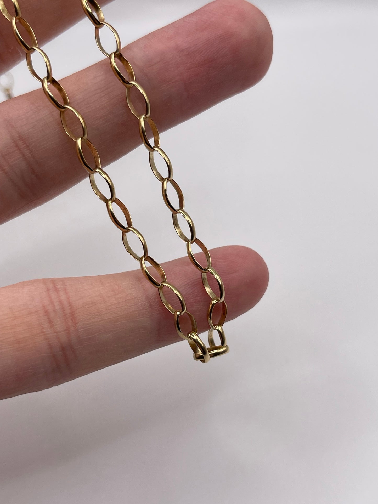 9ct gold chain 437