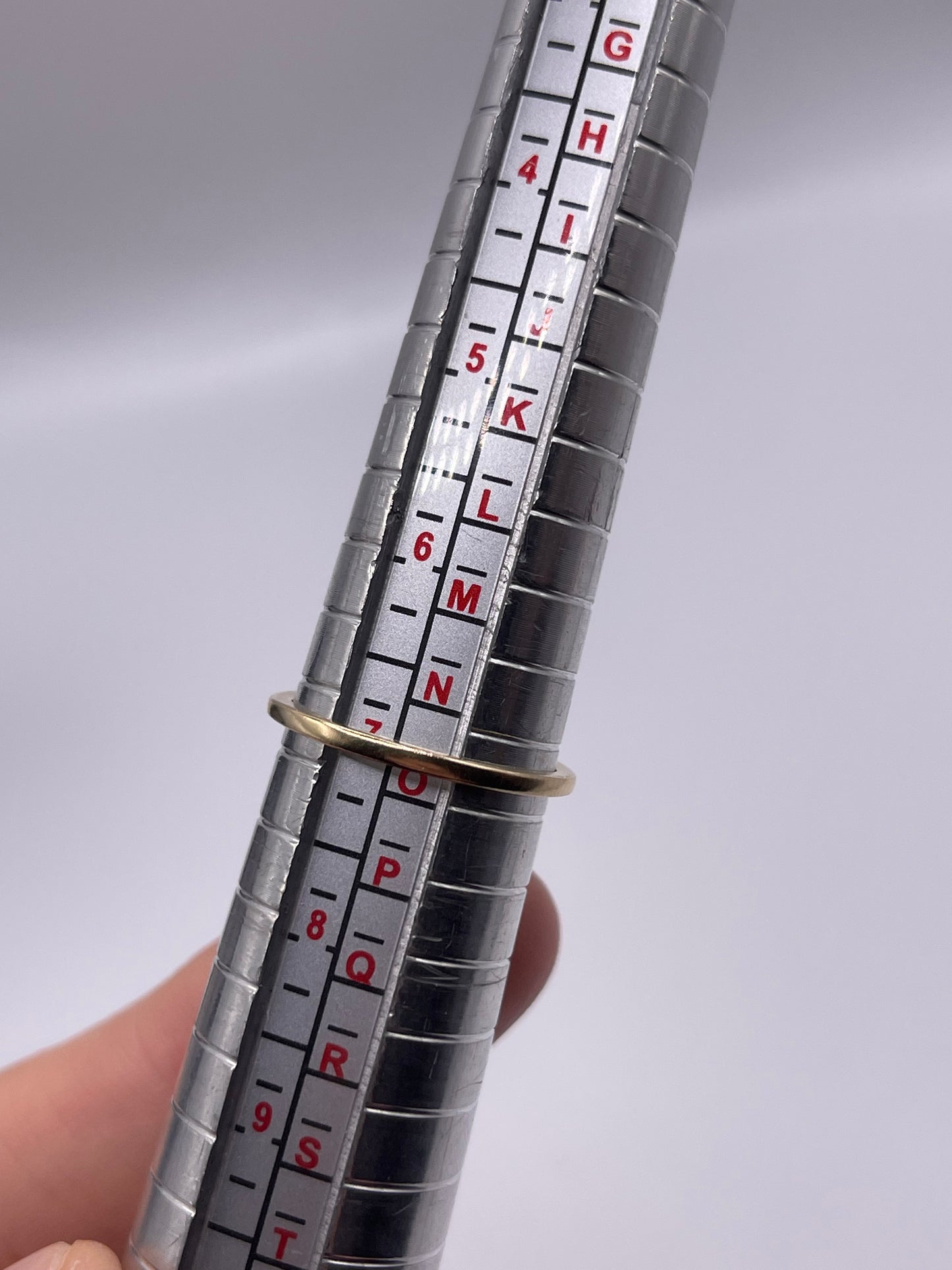 9ct gold tanzanite and diamond ring