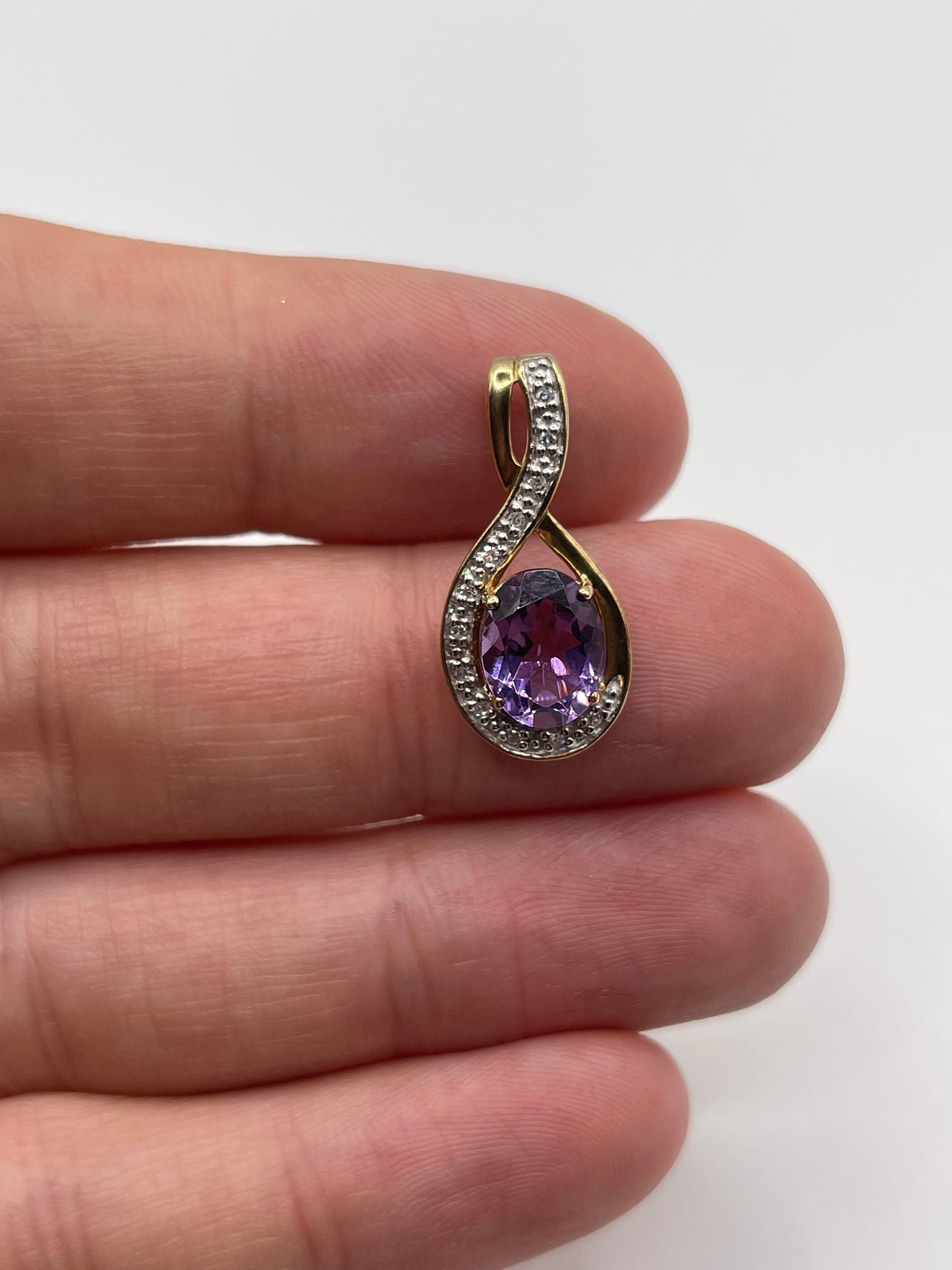 9ct gold amethyst and diamond pendant