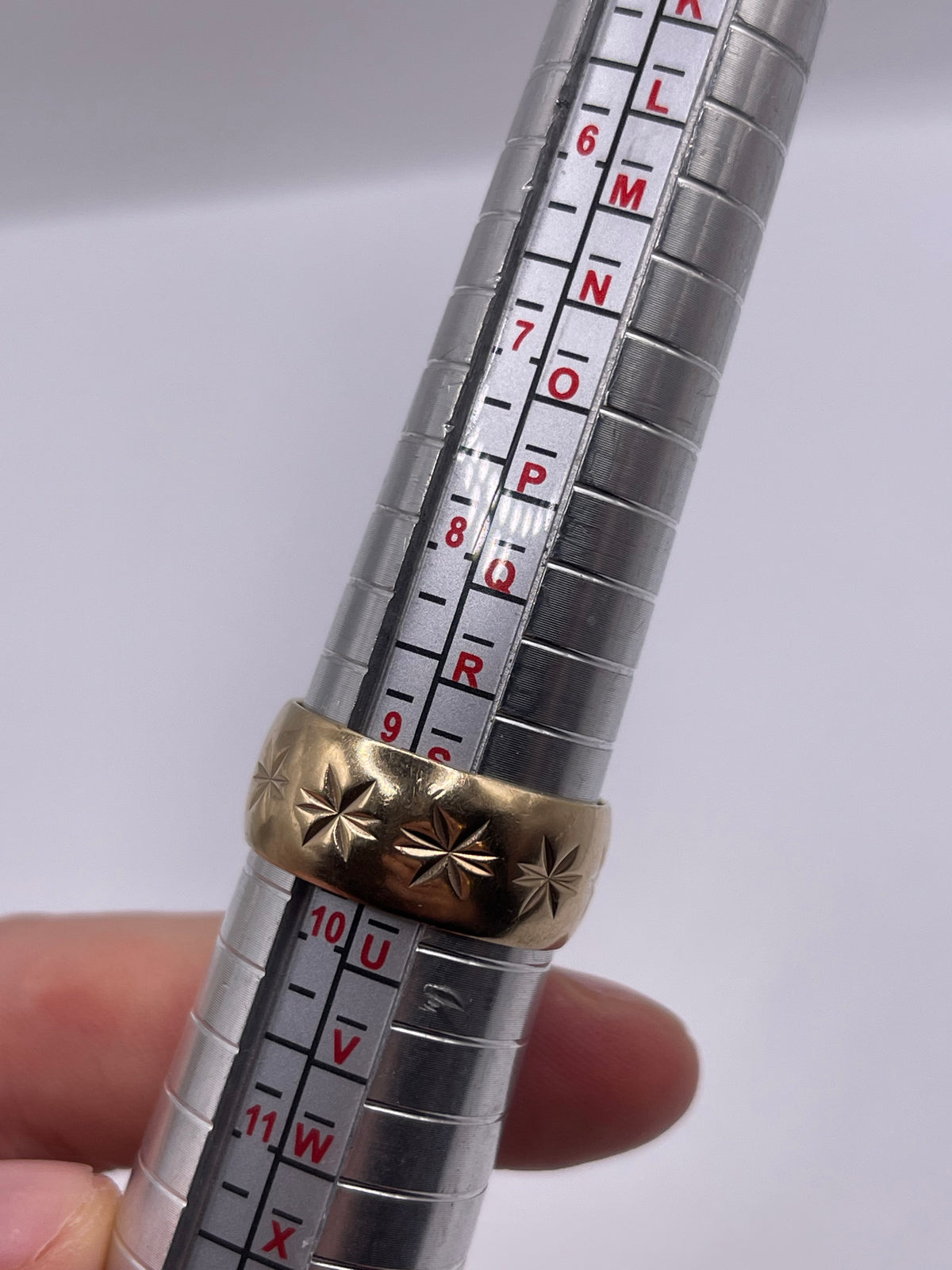 9ct gold patterned band