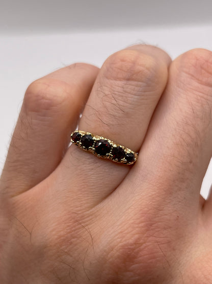 9ct gold garnet ring