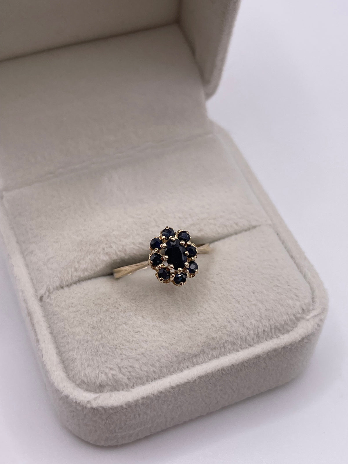 9ct gold sapphire cluster ring