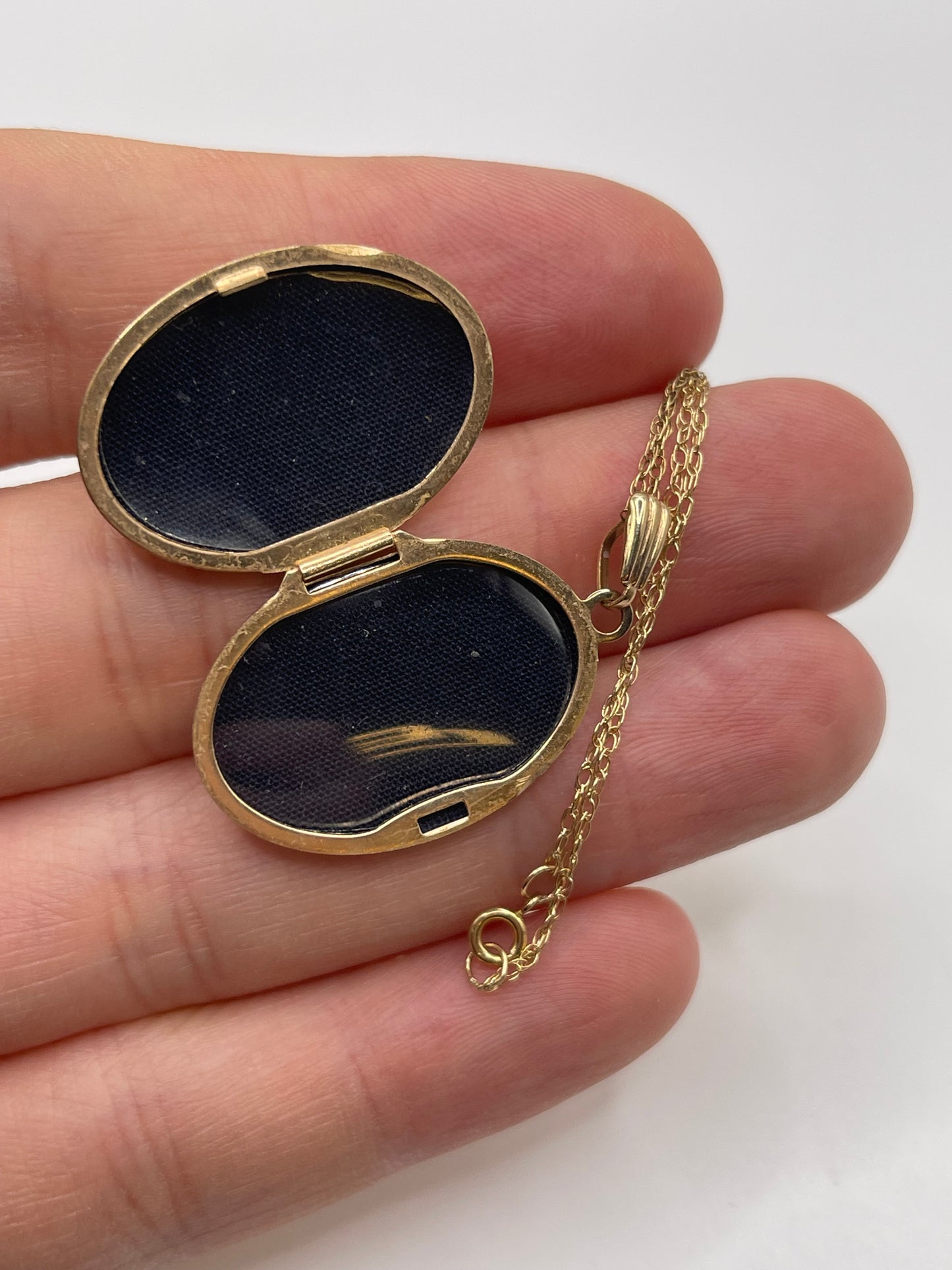 9ct gold sapphire and pearl locket necklace