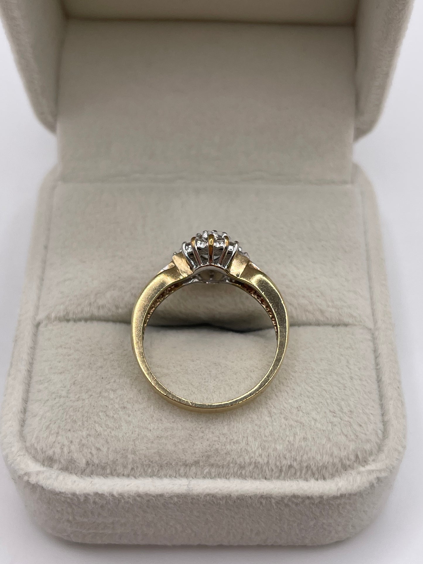 9ct gold aquamarine and diamond ring