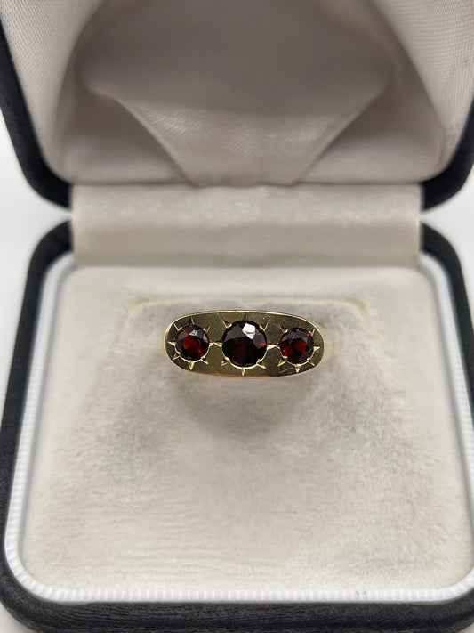 9ct gold garnet gypsy ring