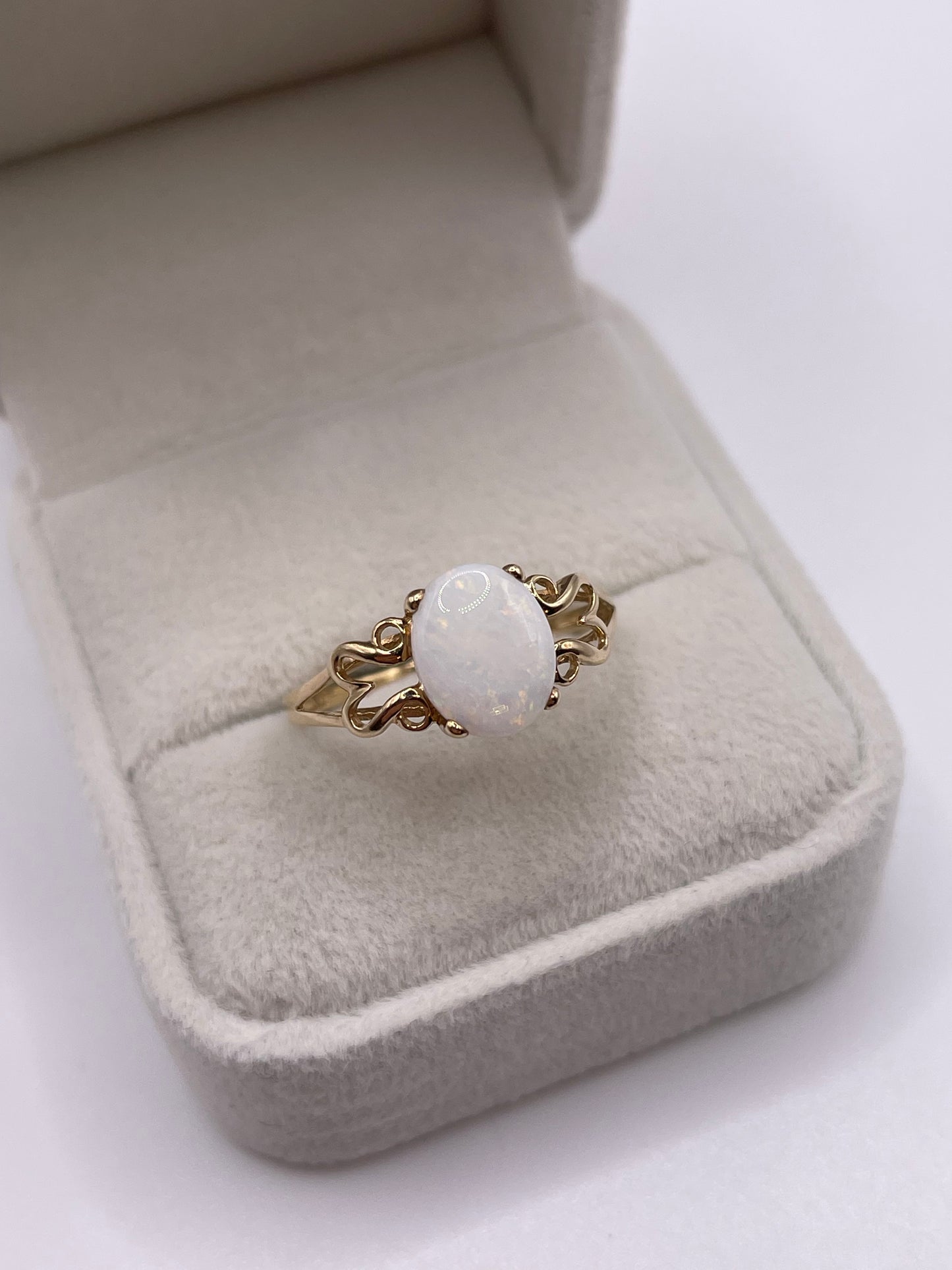 9ct gold opal ring