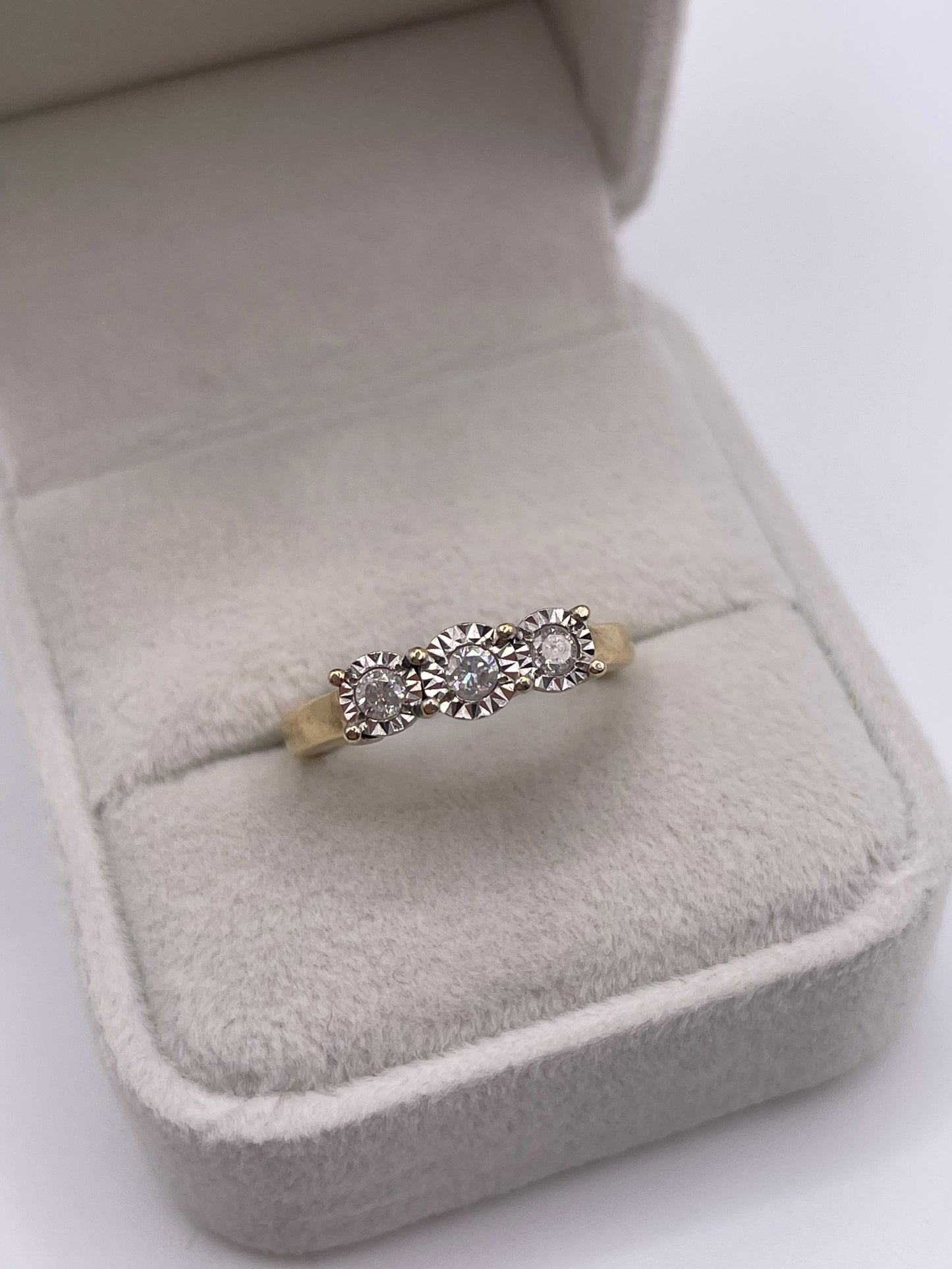 9ct gold diamond ring