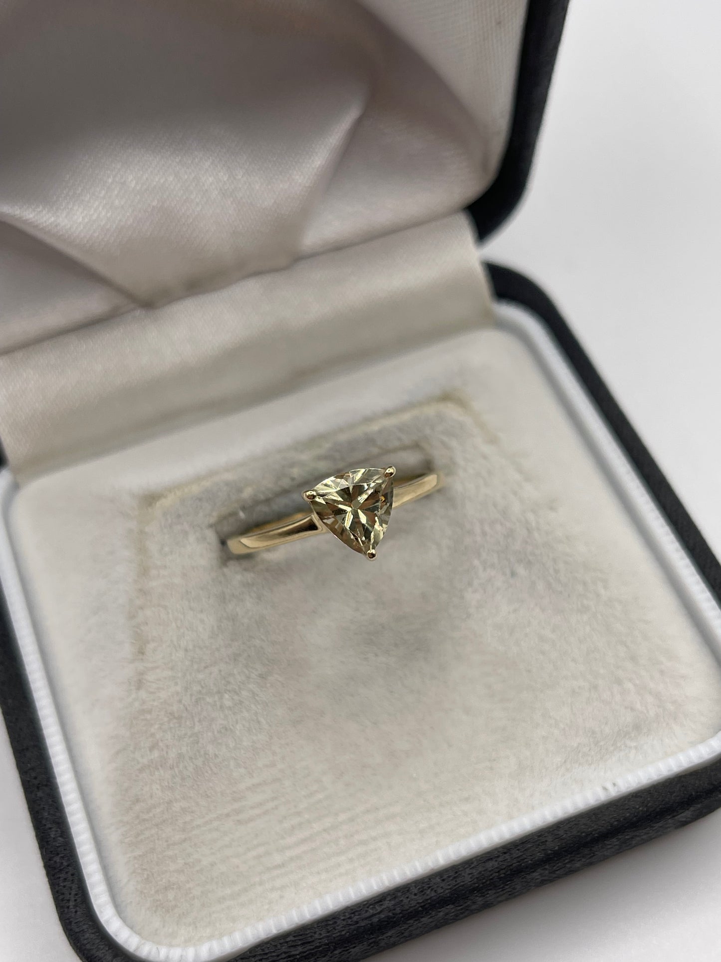 9ct gold quartz ring