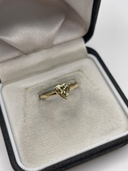 9ct gold quartz ring