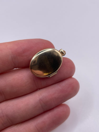 9ct gold locket pendant