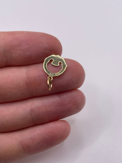 9ct gold claddagh pendant