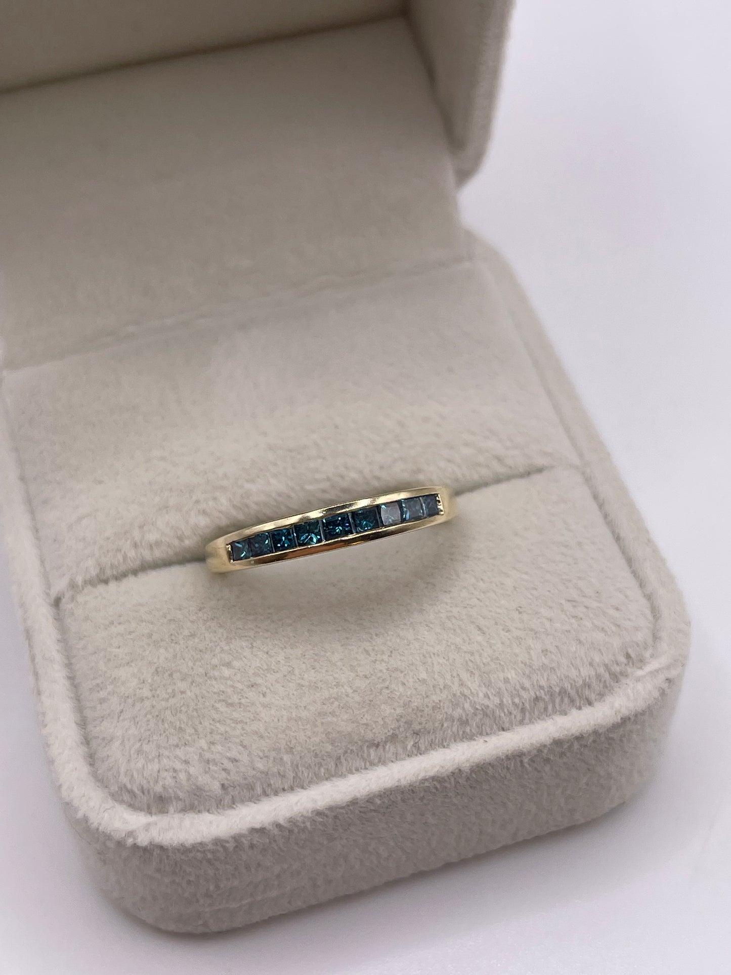 9ct gold blue diamond ring