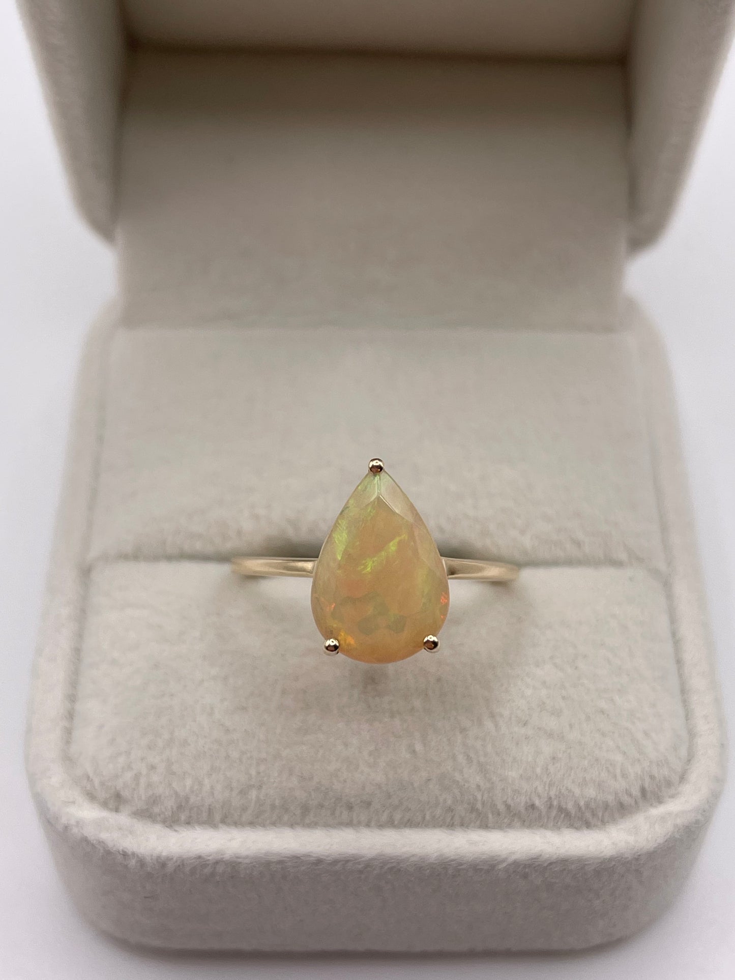 9ct gold opal ring